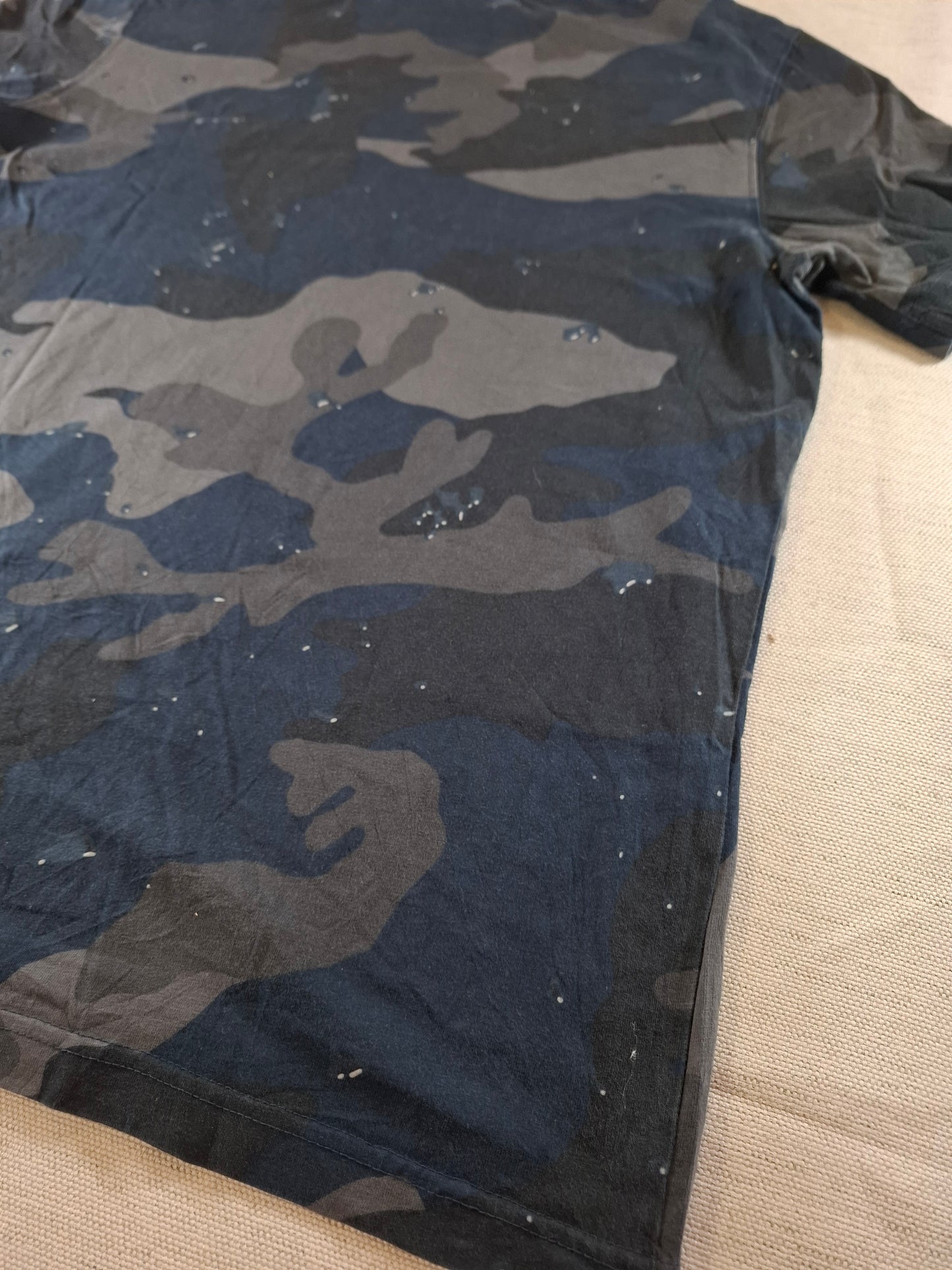 000122 – Adidas T-Shirt – Camo, Size M