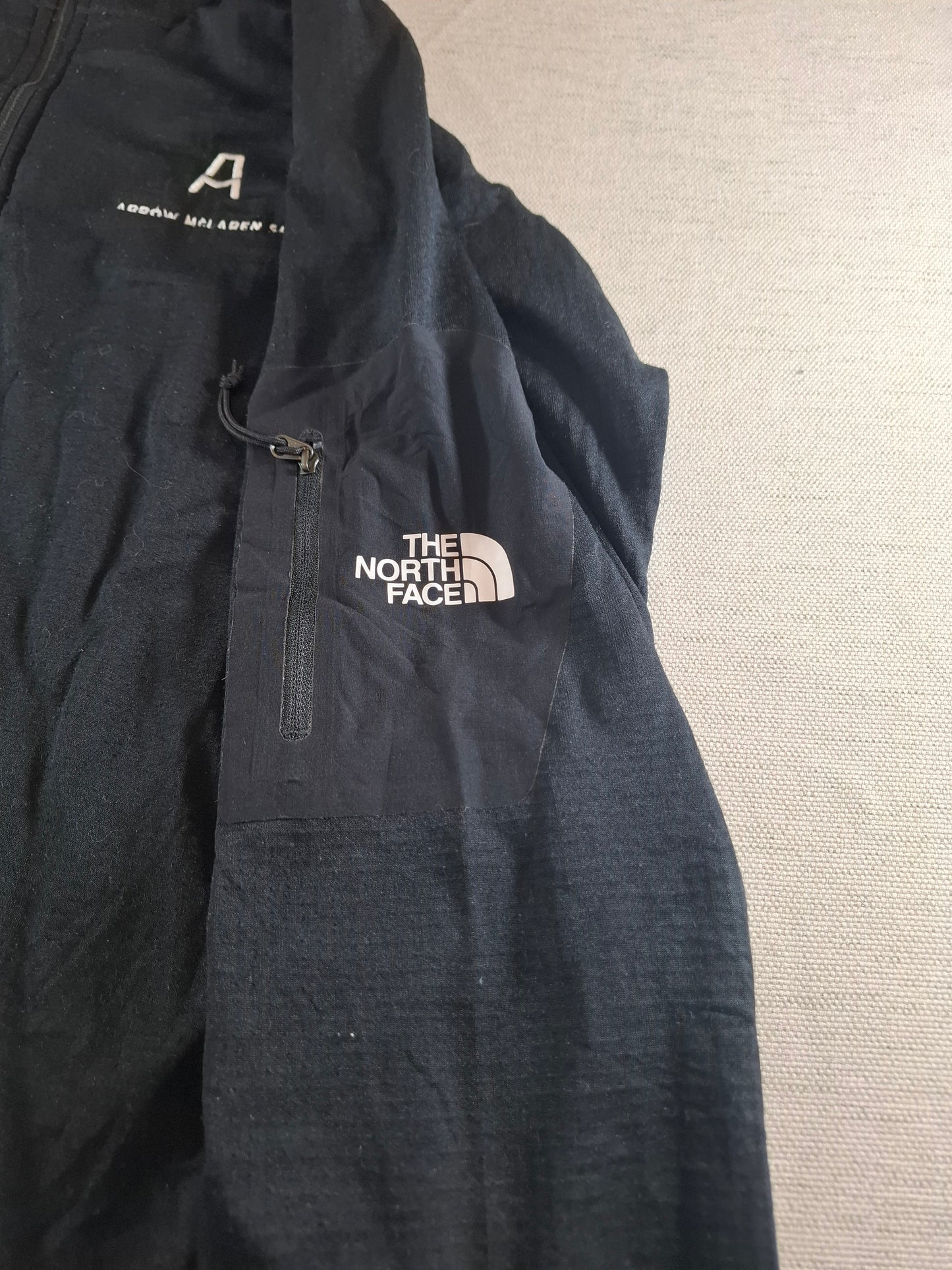 000696 The North Face Jacket size L Black