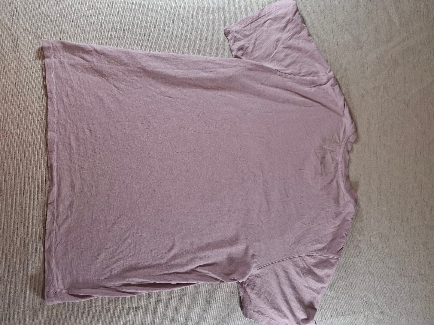 001139 Levi's T-shirt size L Lila