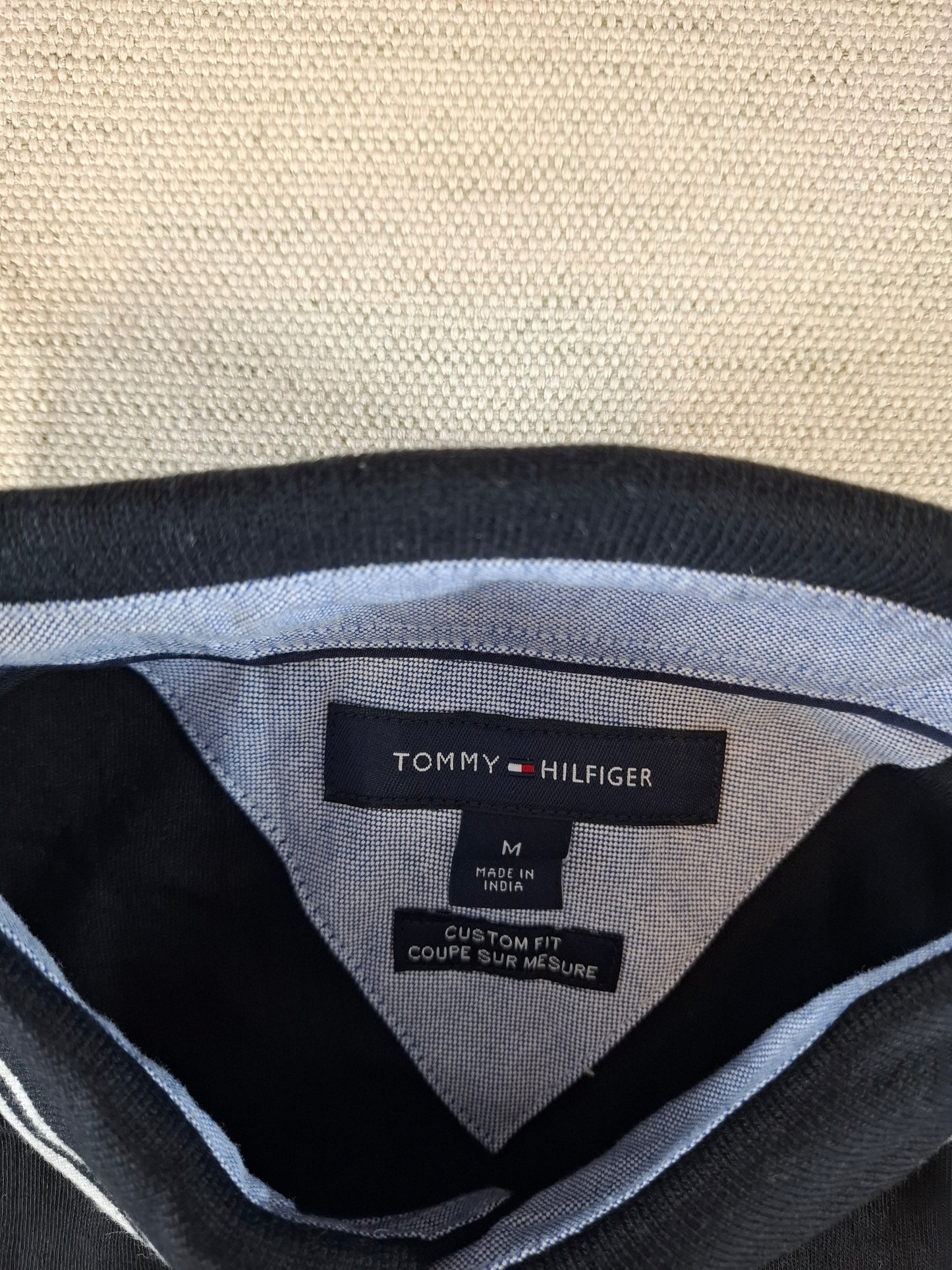 001059 Tommy Hilfiger Polo size M Black