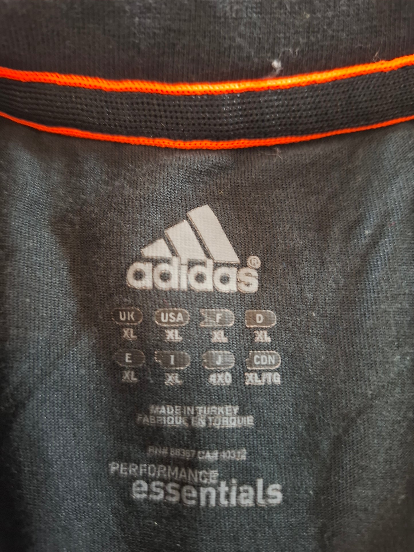 000946 Adidas T-shirt size XL Black