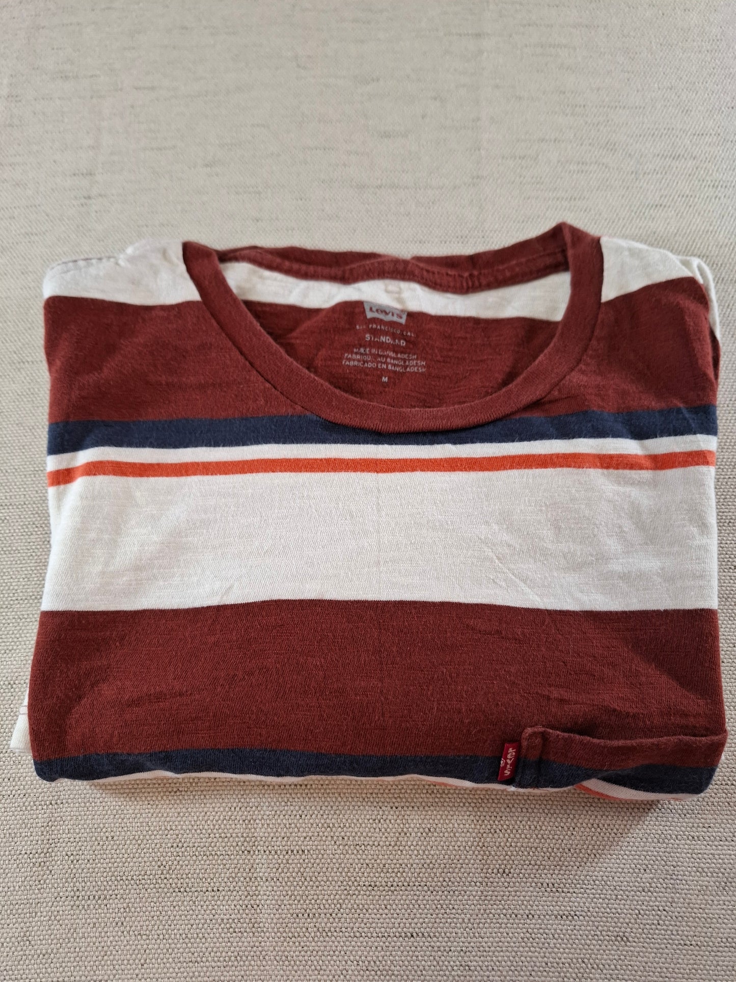 001138 Levi's T-shirt size M Burgundy/ White/ Blue/ Orange striped