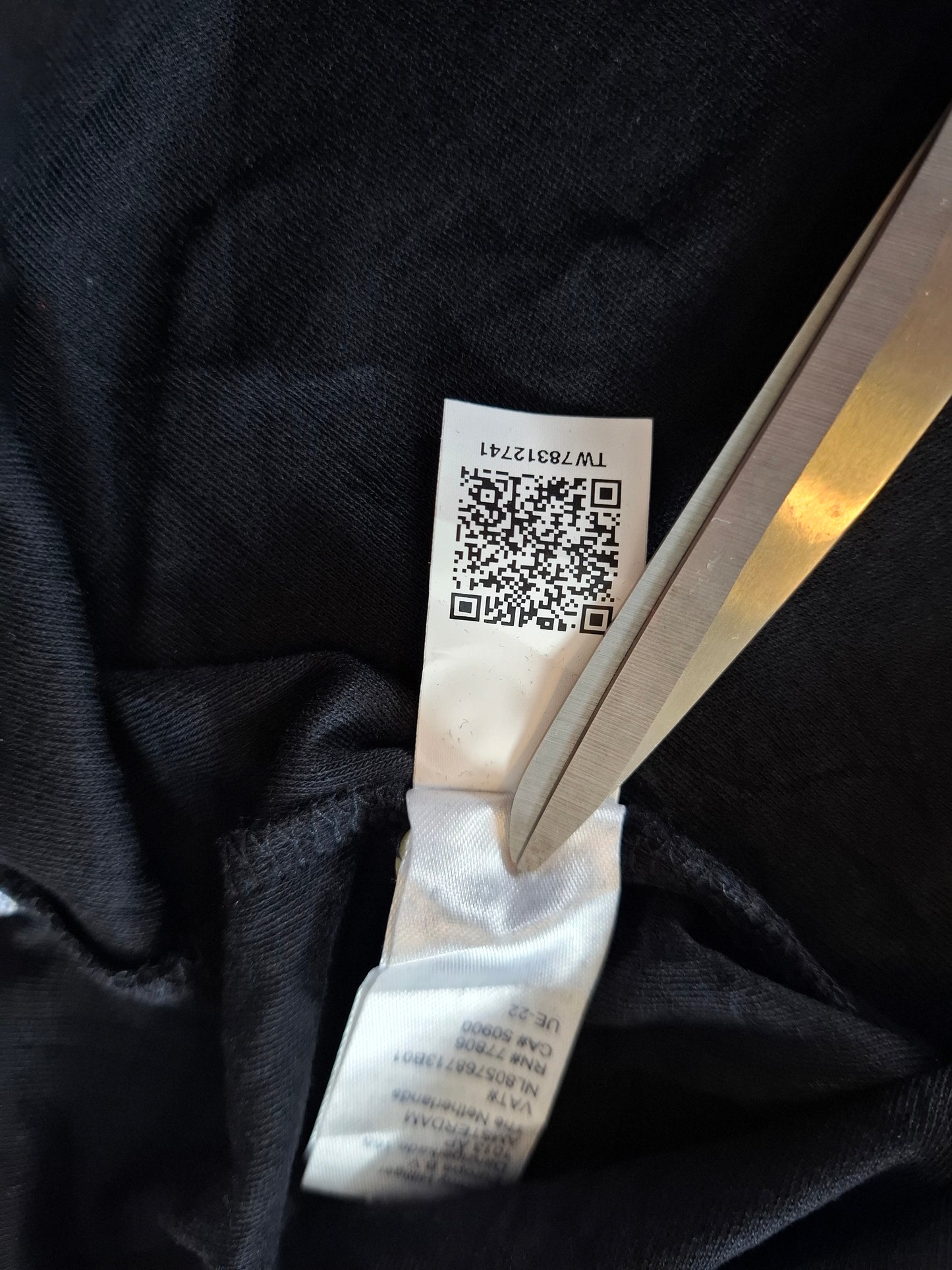 001059 Tommy Hilfiger Polo size M Black