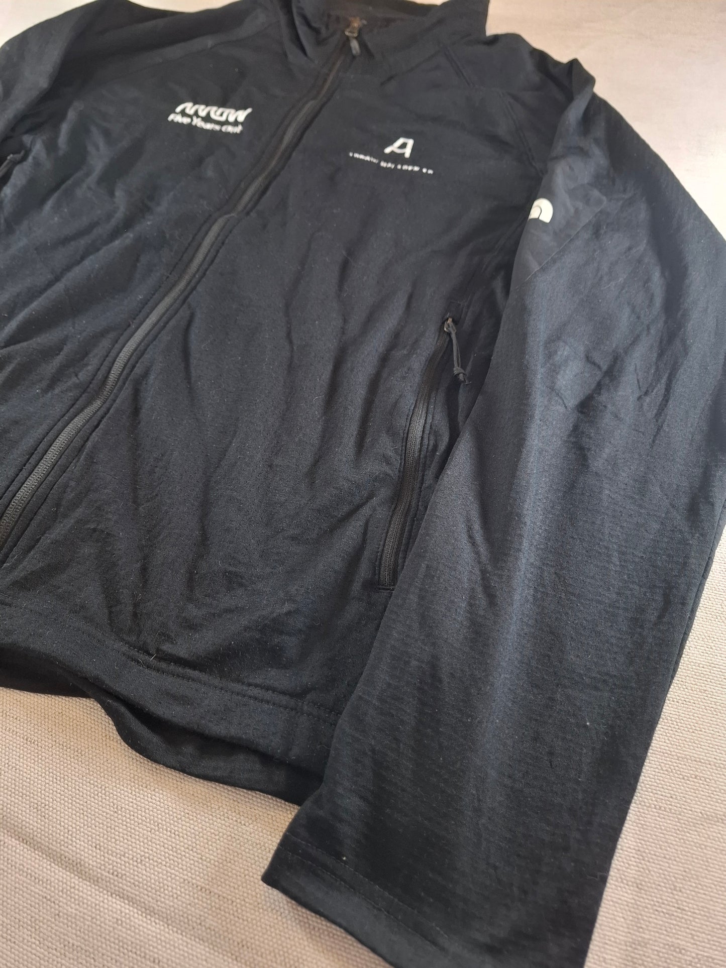 000696 The North Face Jacket size L Black