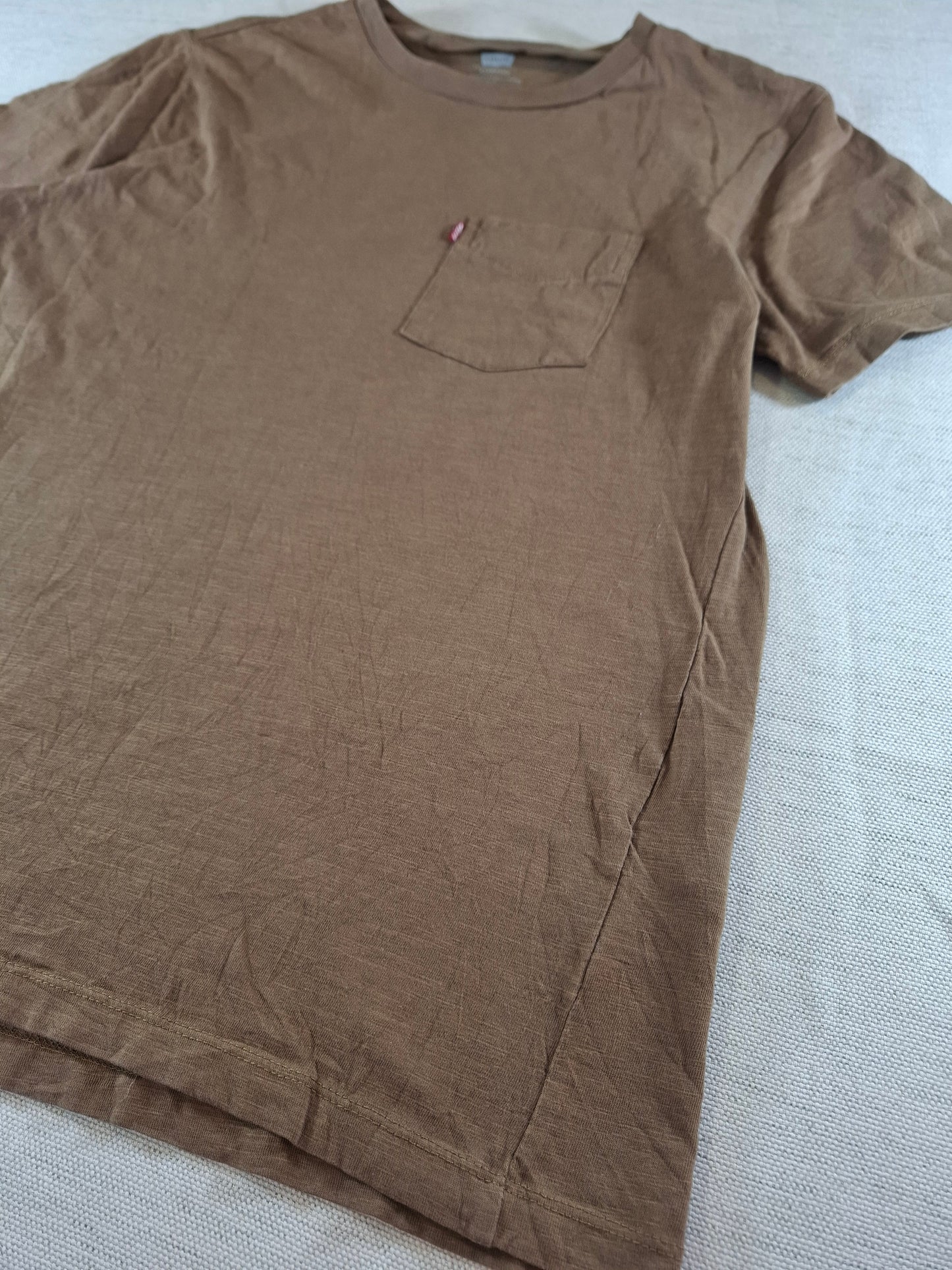 001141 Levi's T-shirt size S Brown