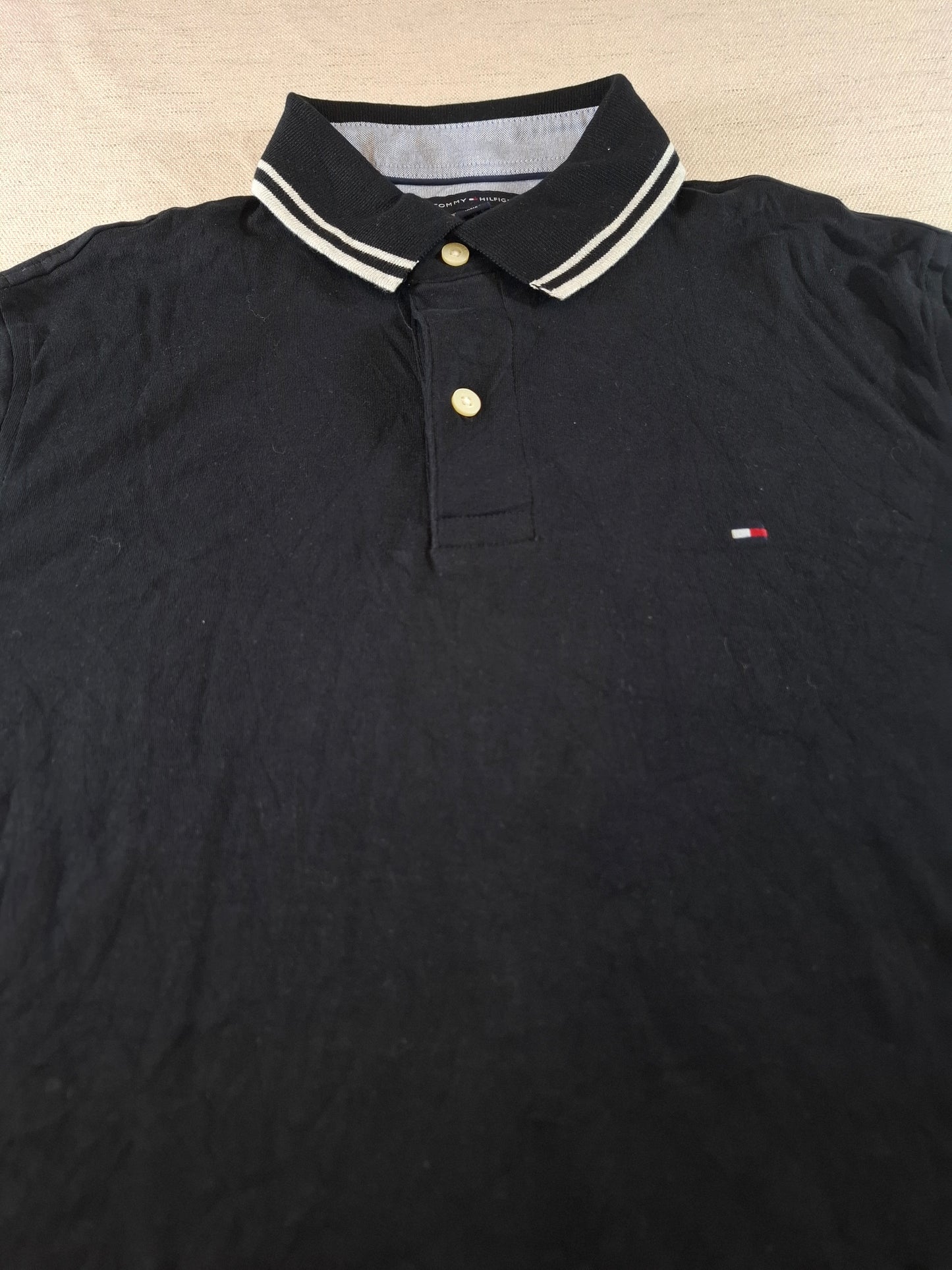 001059 Tommy Hilfiger Polo size M Black