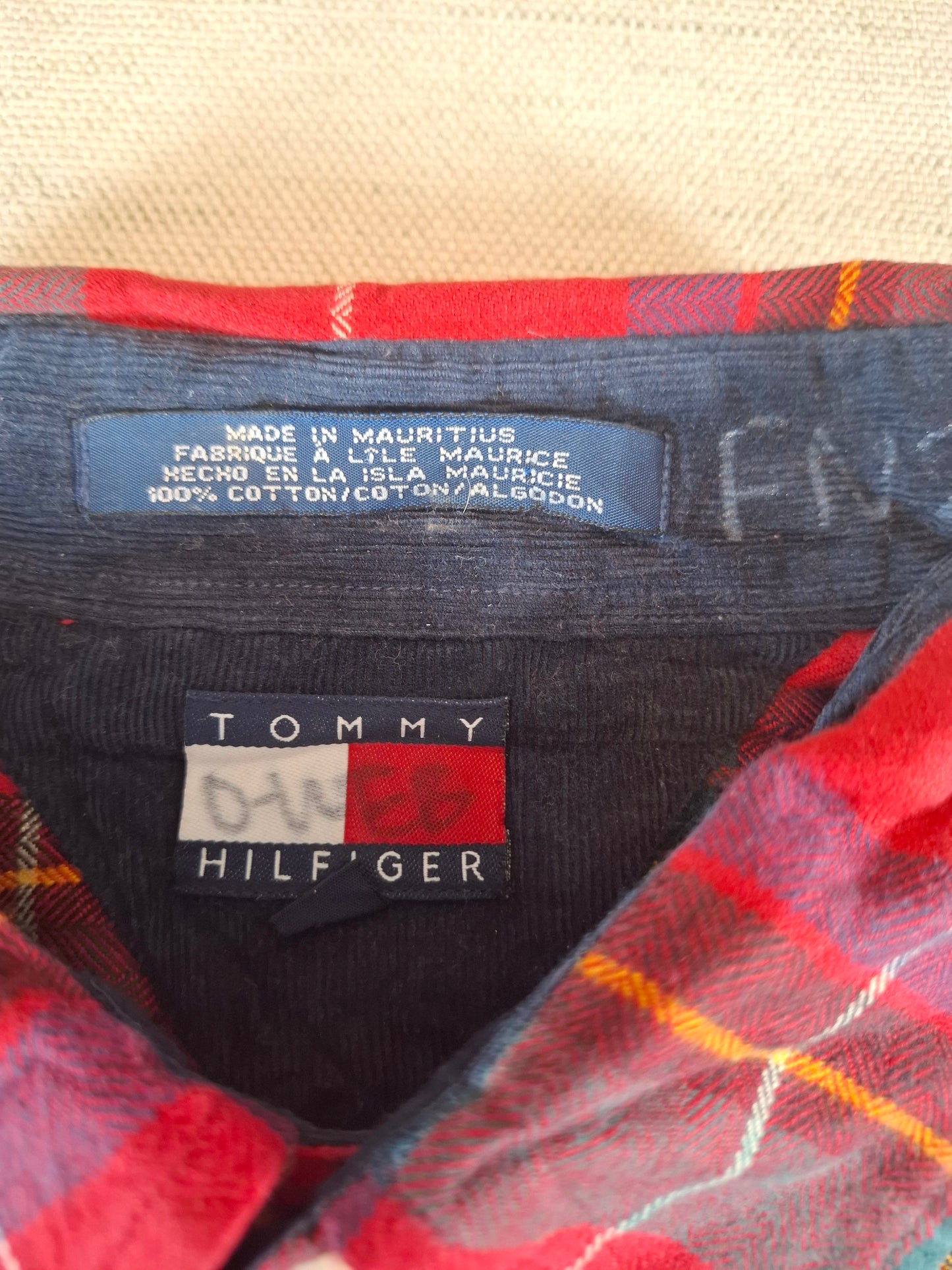 001088 Tommy Hilfiger Button down shirt size L Multi/ Red