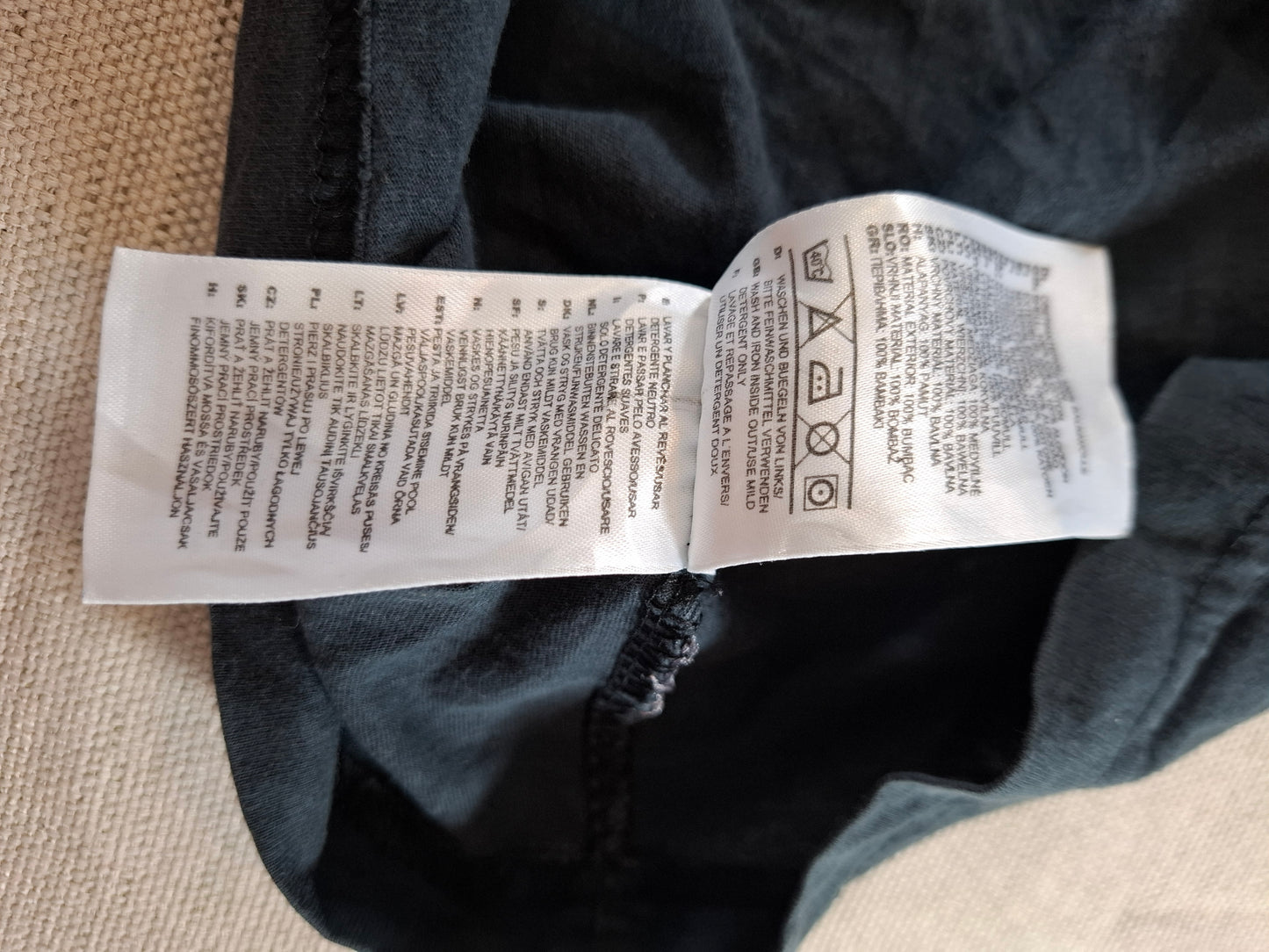 000126 Adidas T-shirt size XL Black