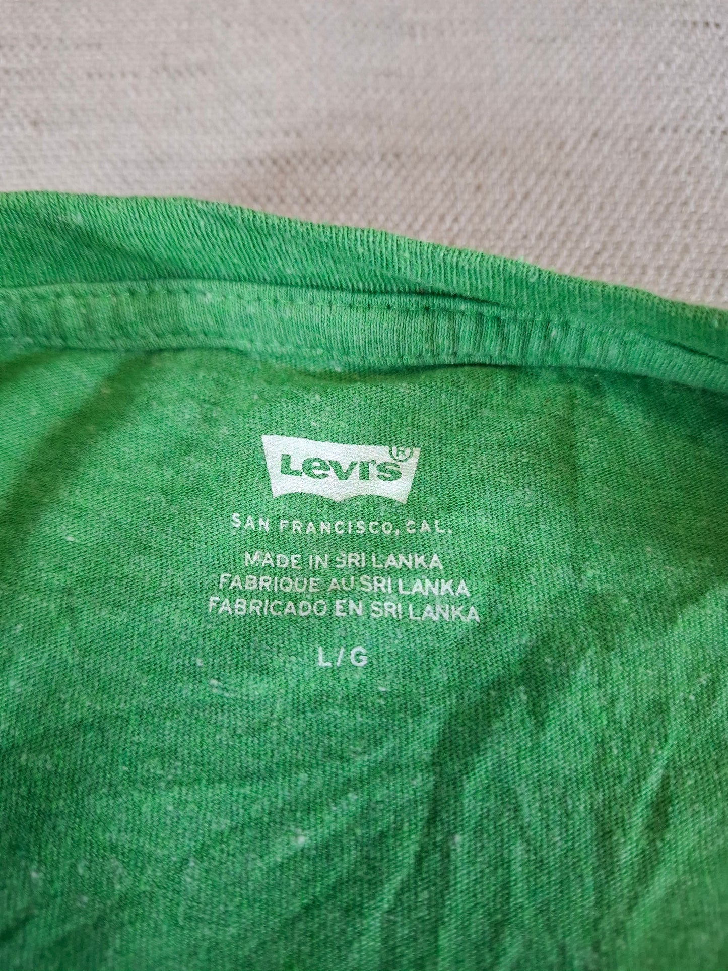 001140 Levi's T-shirt size L Green
