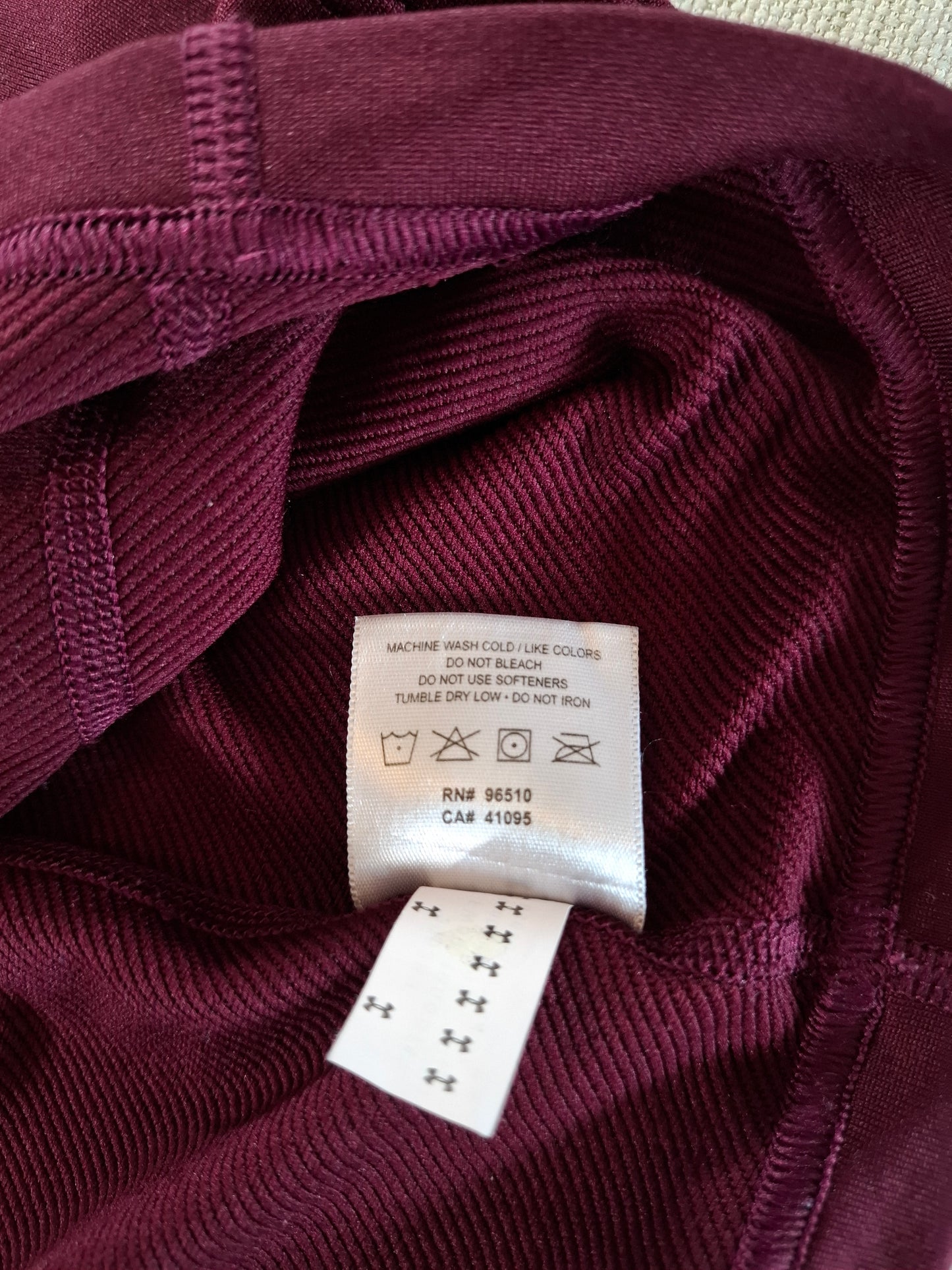 001154 Under Armour Longsleeve t-shirt size L Burgundy/ Grey