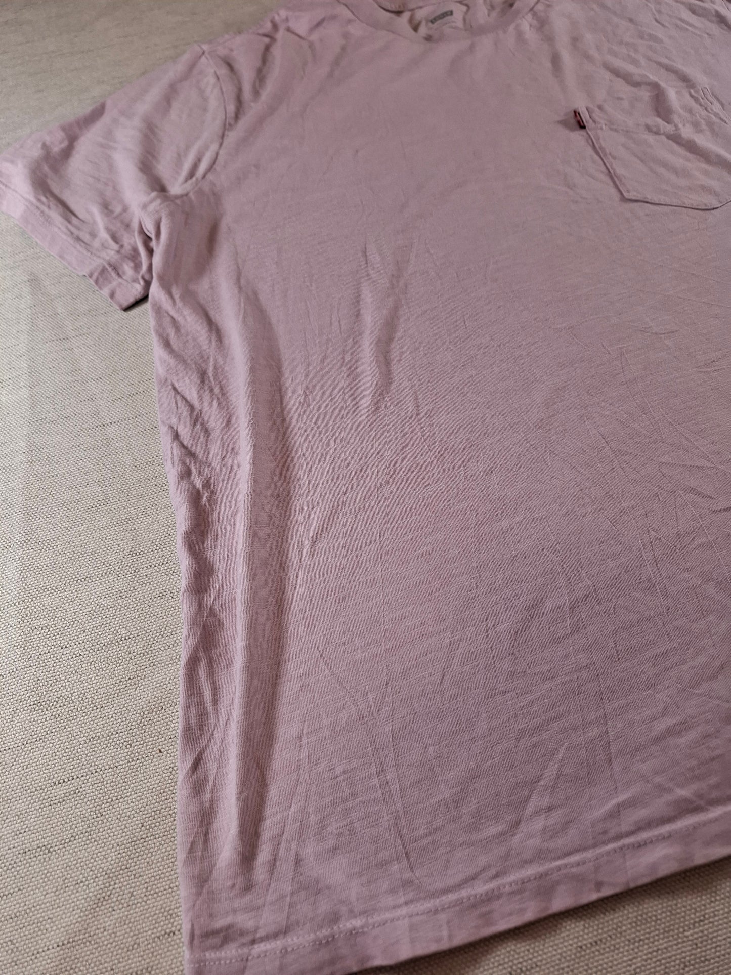 001139 Levi's T-shirt size L Lila