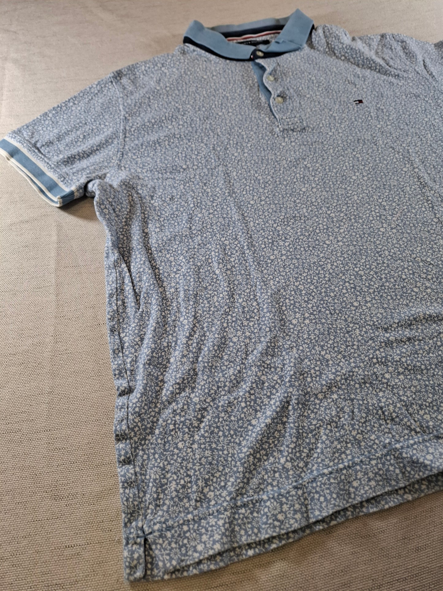 001058 Tommy Hilfiger Polo size L Light blue White