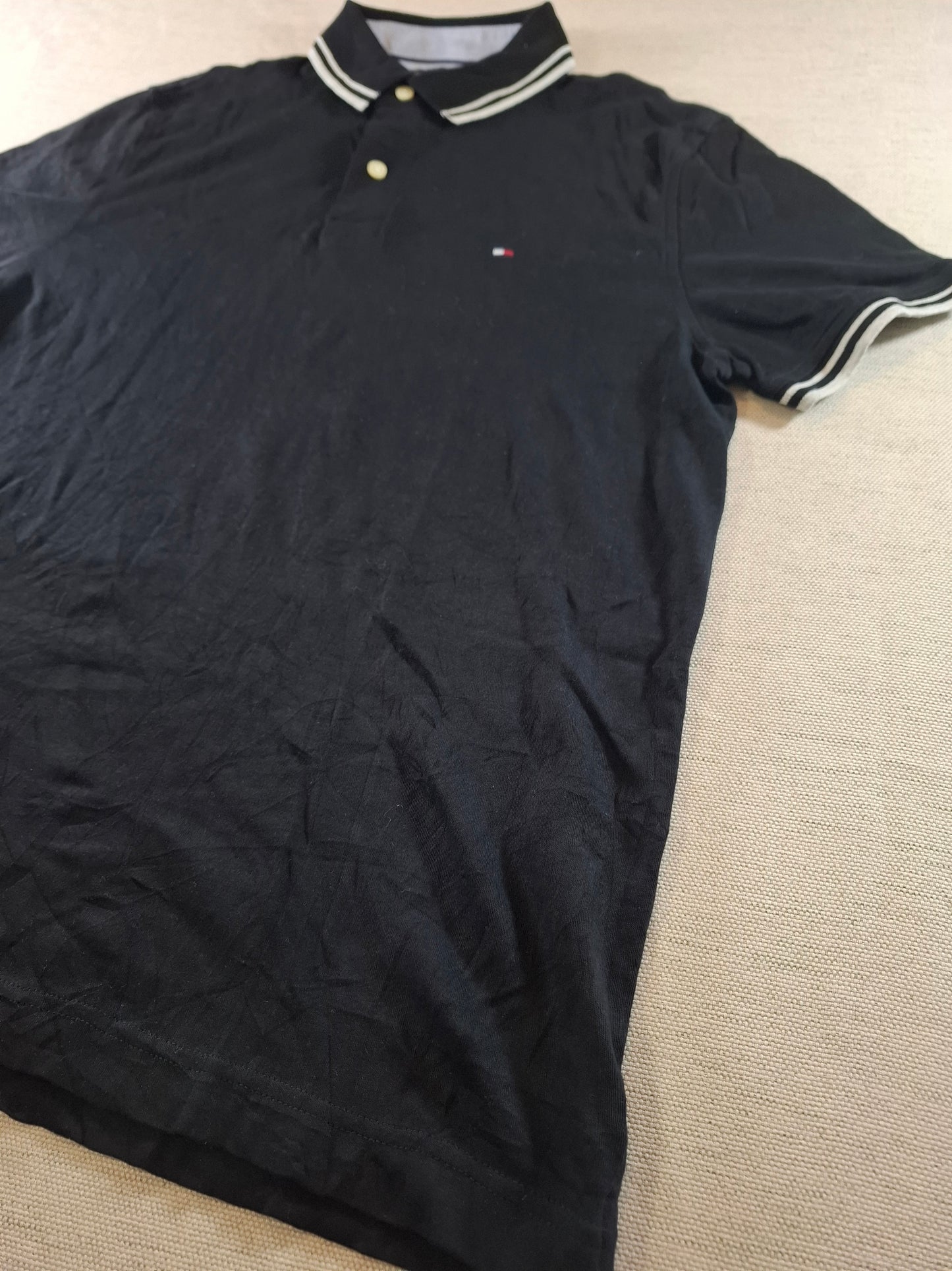 001059 Tommy Hilfiger Polo size M Black