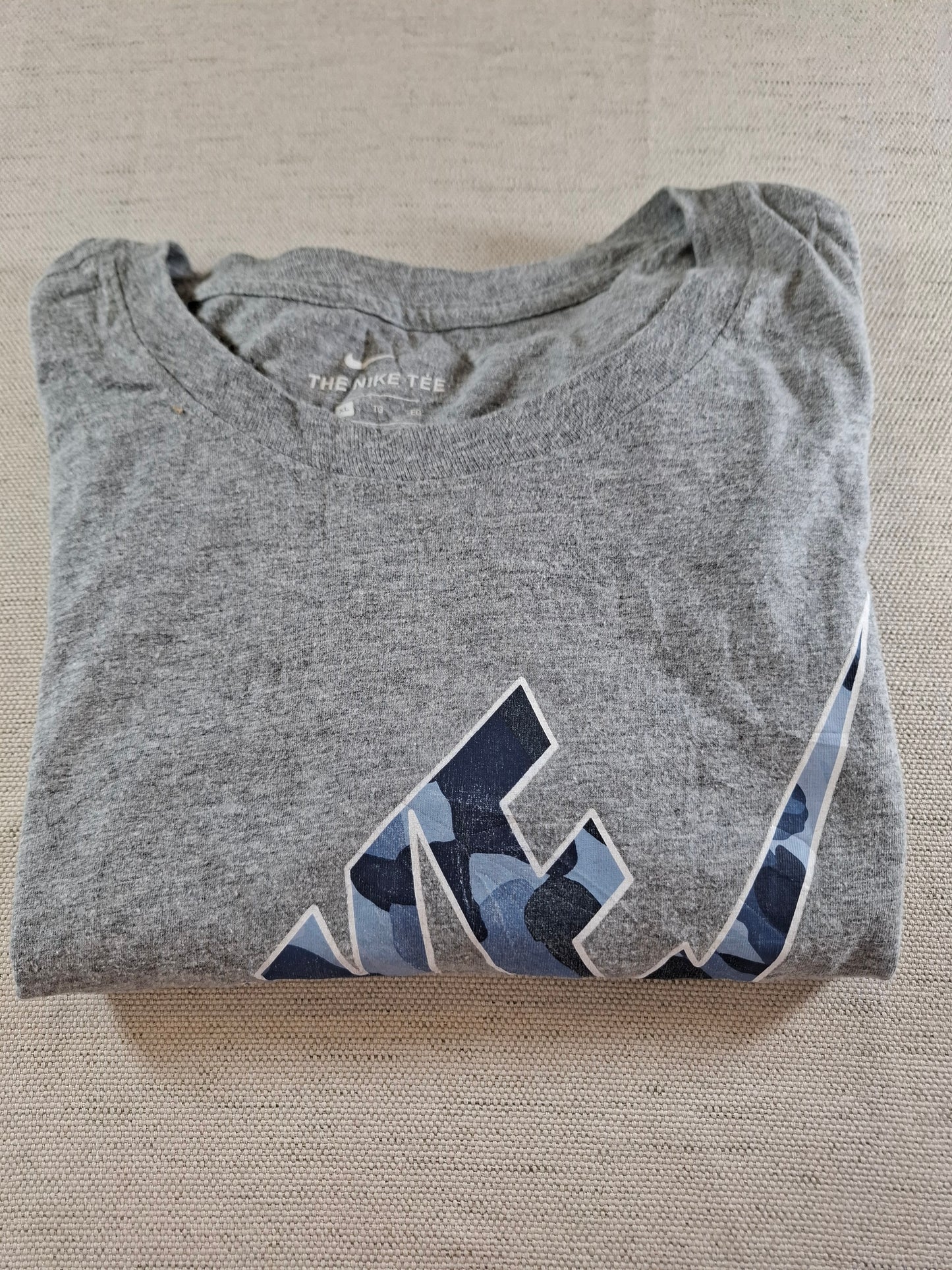 001131 Nike T-shirt size XL Grey