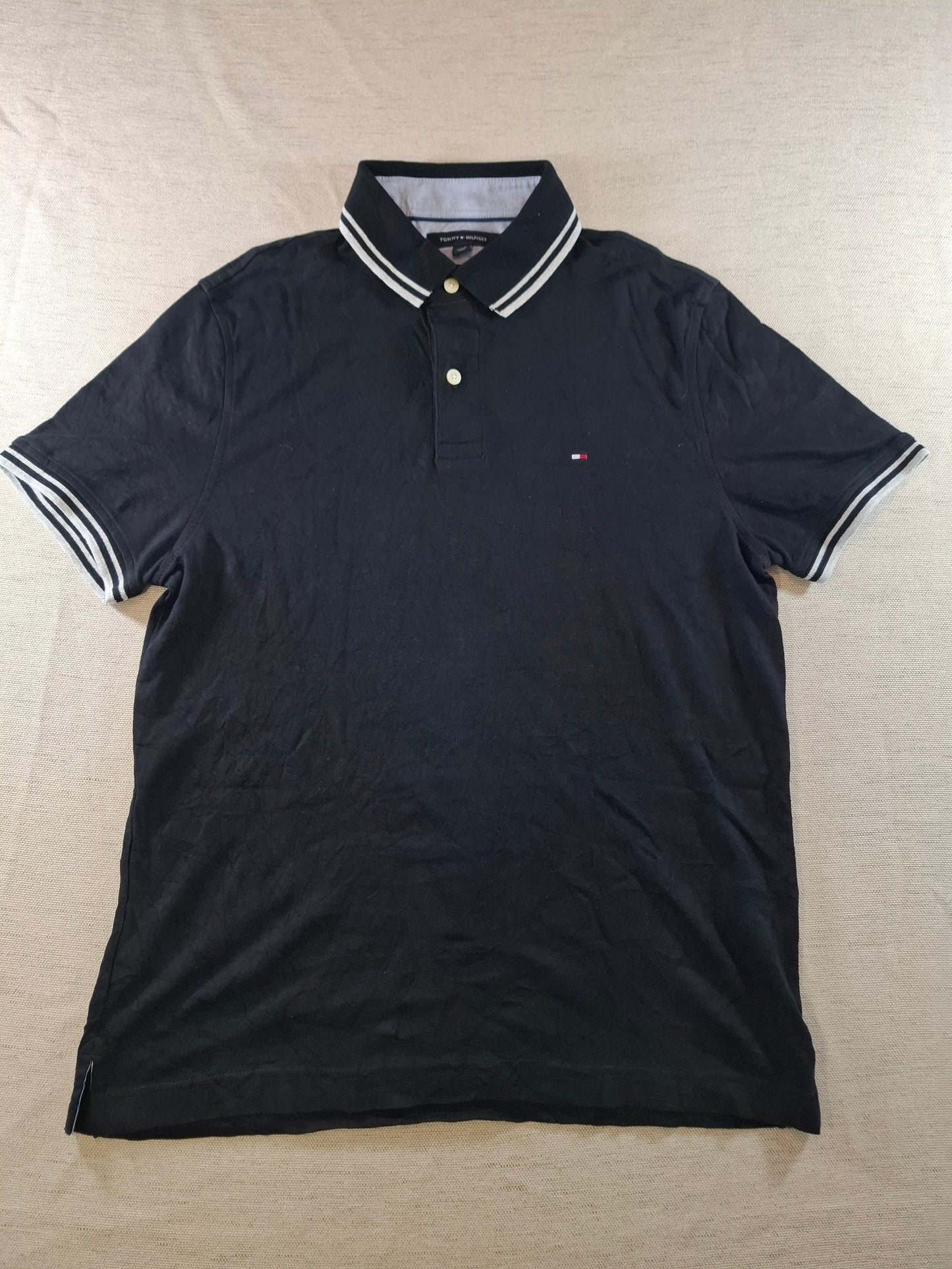 001059 Tommy Hilfiger Polo size M Black
