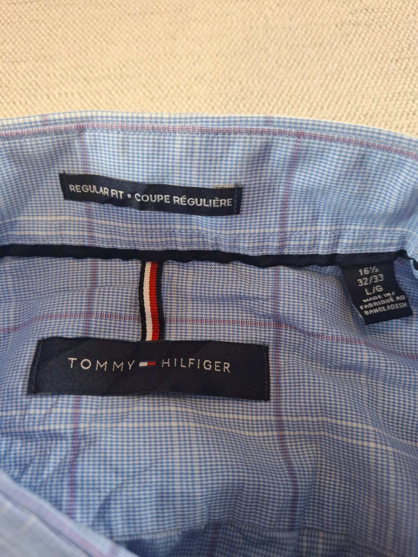 001095 Tommy Hilfiger Button down shirt size 16,5 / 32-33 / L Blue/ White/ Red checkered