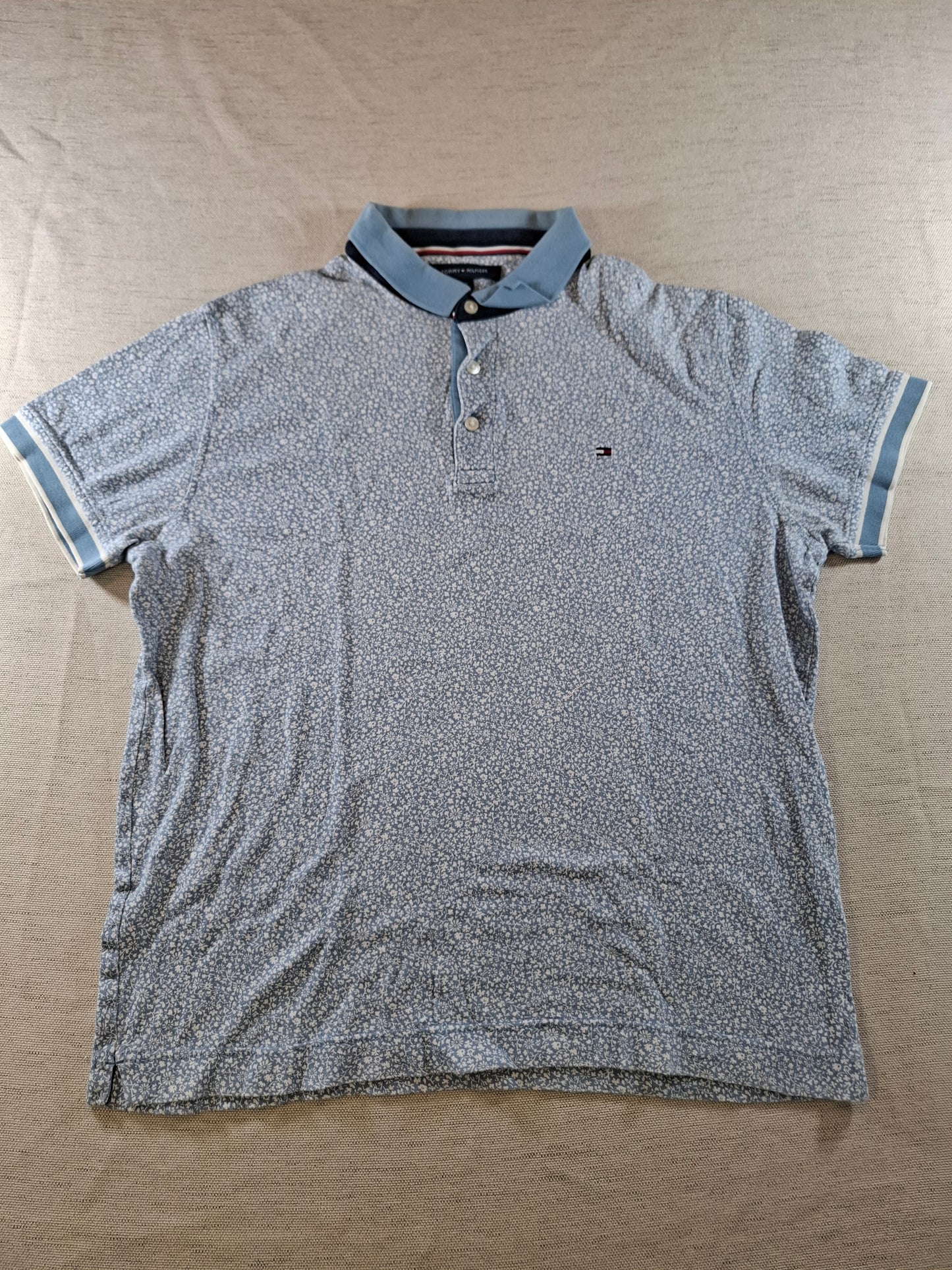 001058 Tommy Hilfiger Polo size L Light blue White