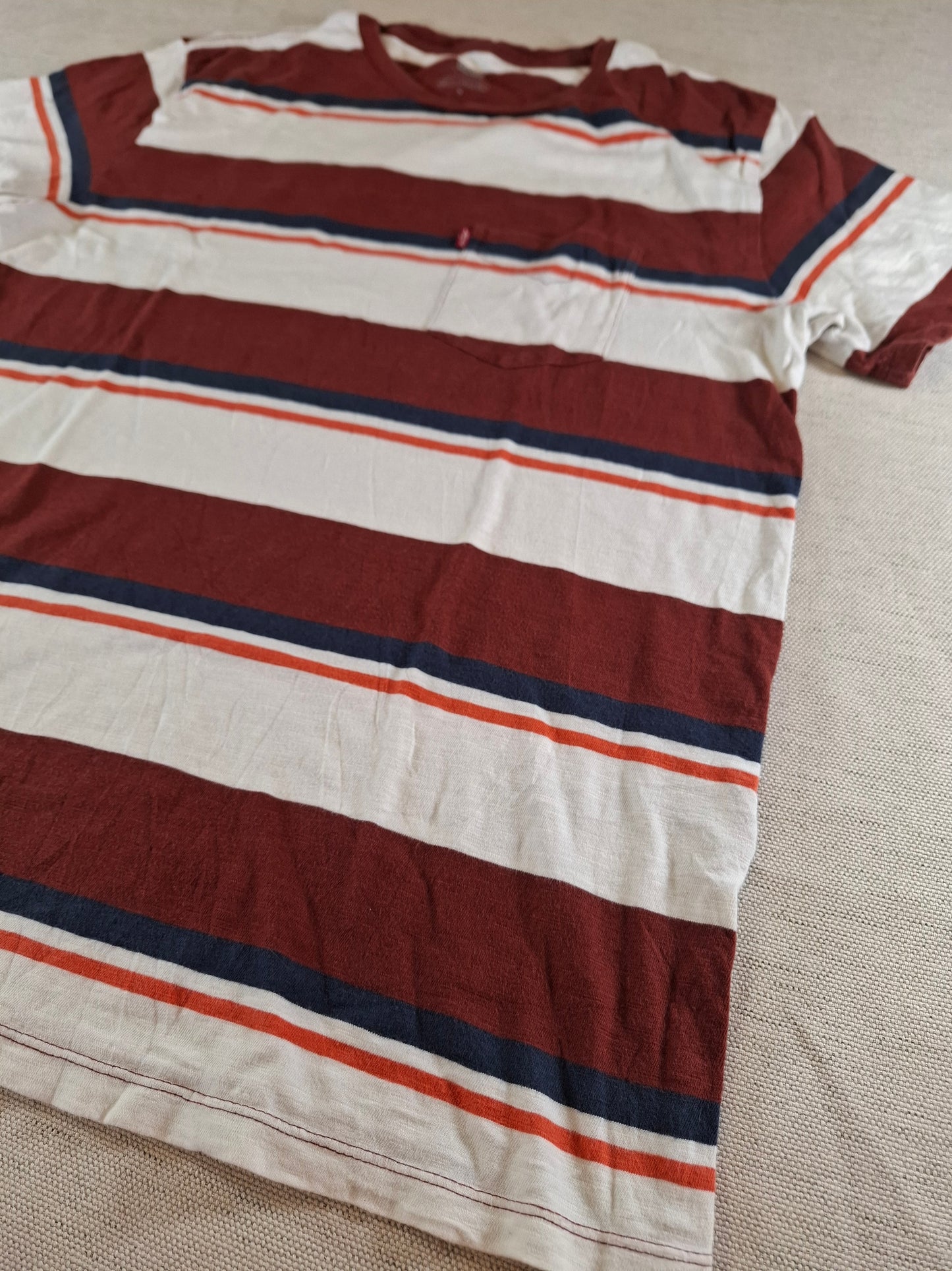 001138 Levi's T-shirt size M Burgundy/ White/ Blue/ Orange striped