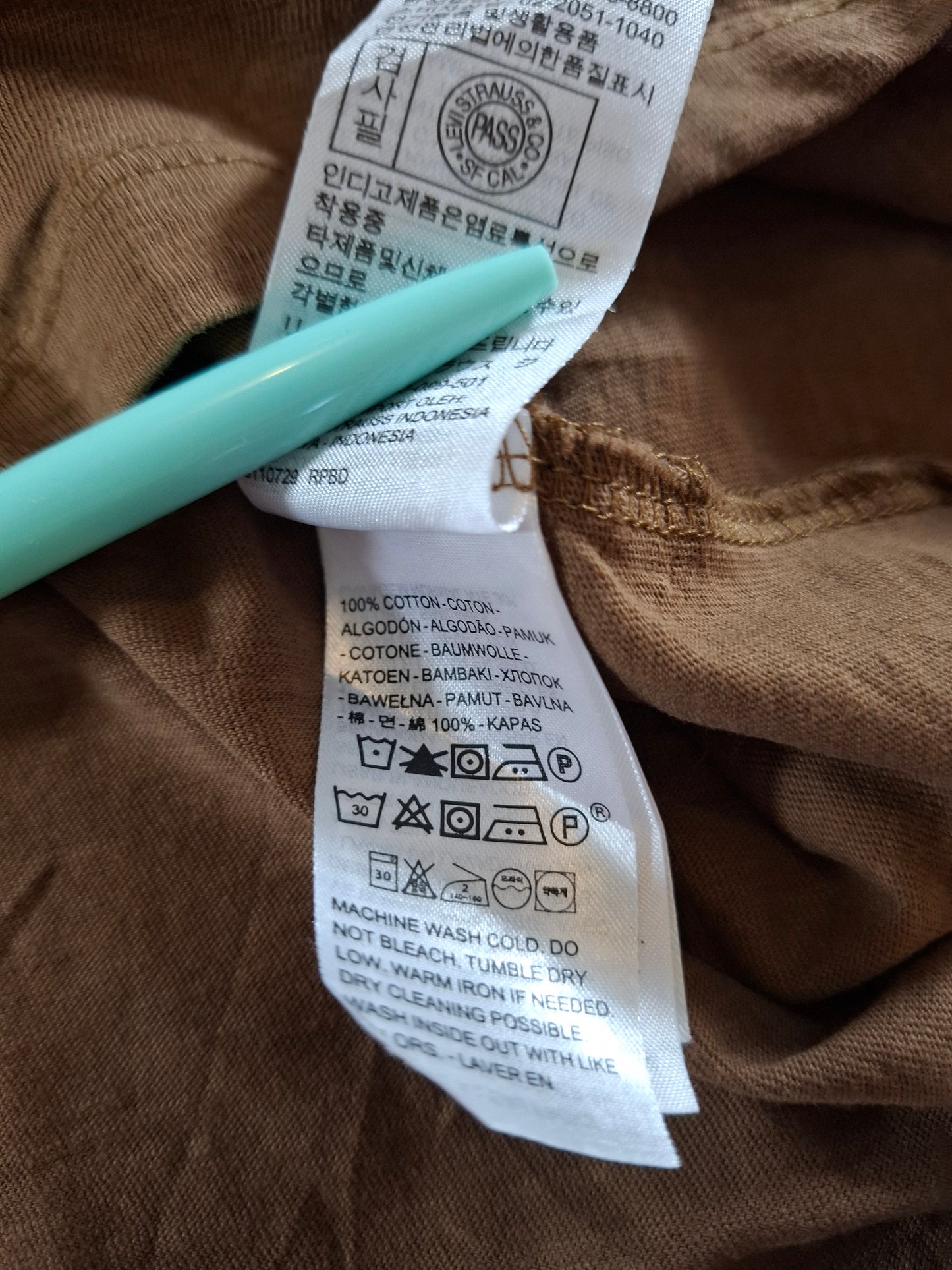 001141 Levi's T-shirt size S Brown