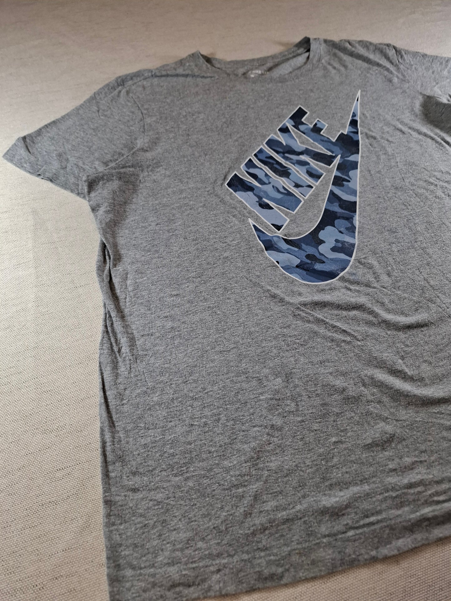 001131 Nike T-shirt size XL Grey