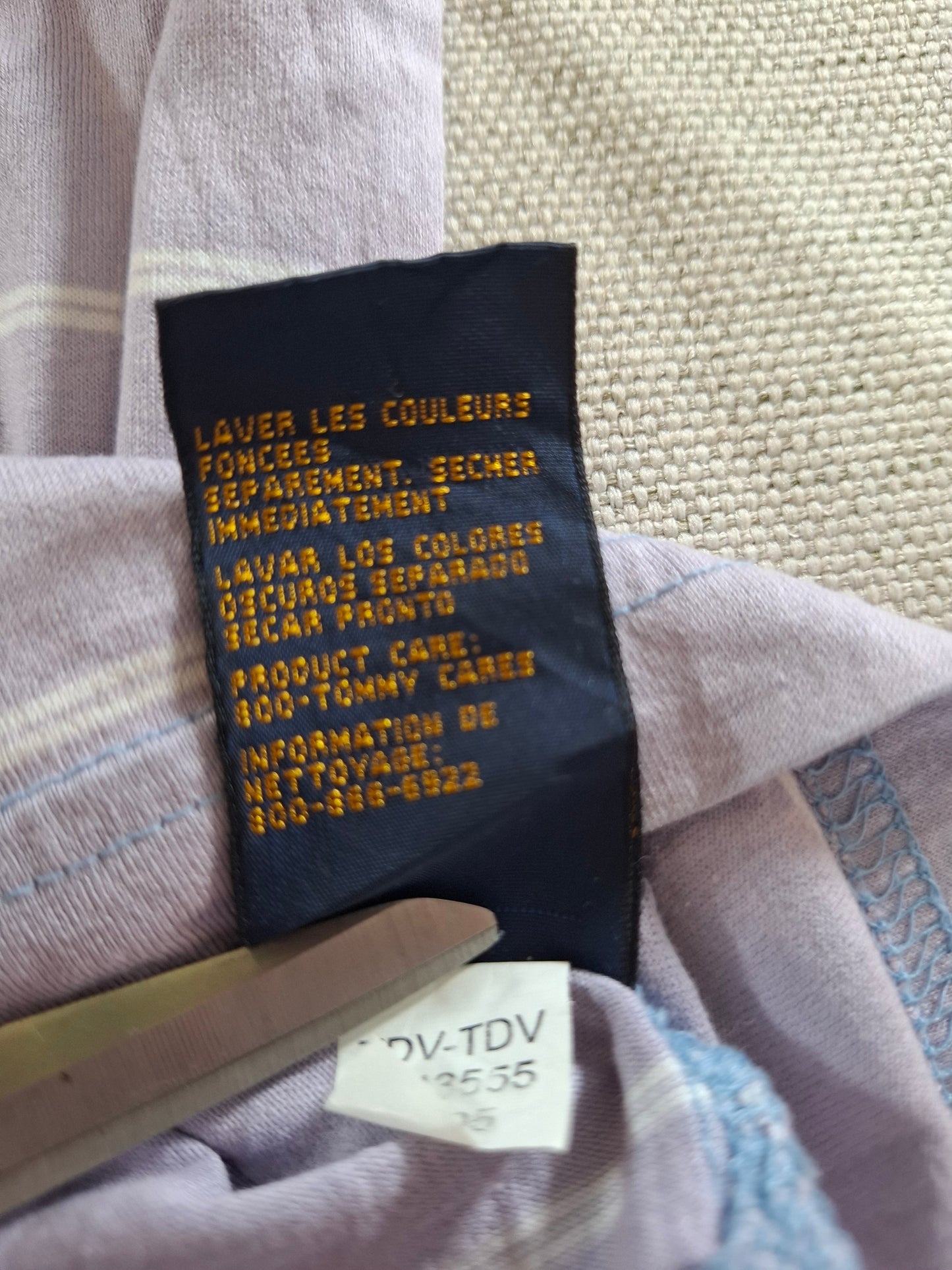 001113 Tommy Hilfiger Polo size L Lila/ White striped