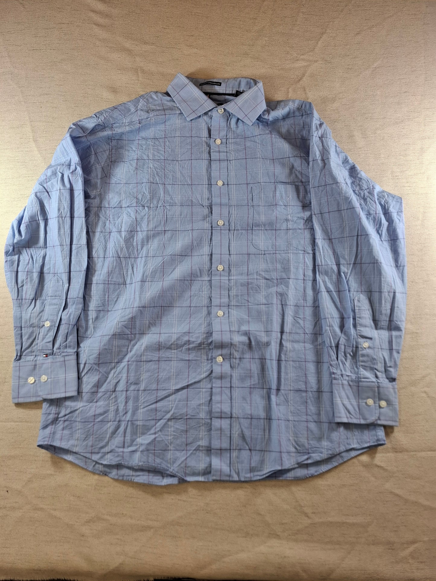 001095 Tommy Hilfiger Button down shirt size 16,5 / 32-33 / L Blue/ White/ Red checkered