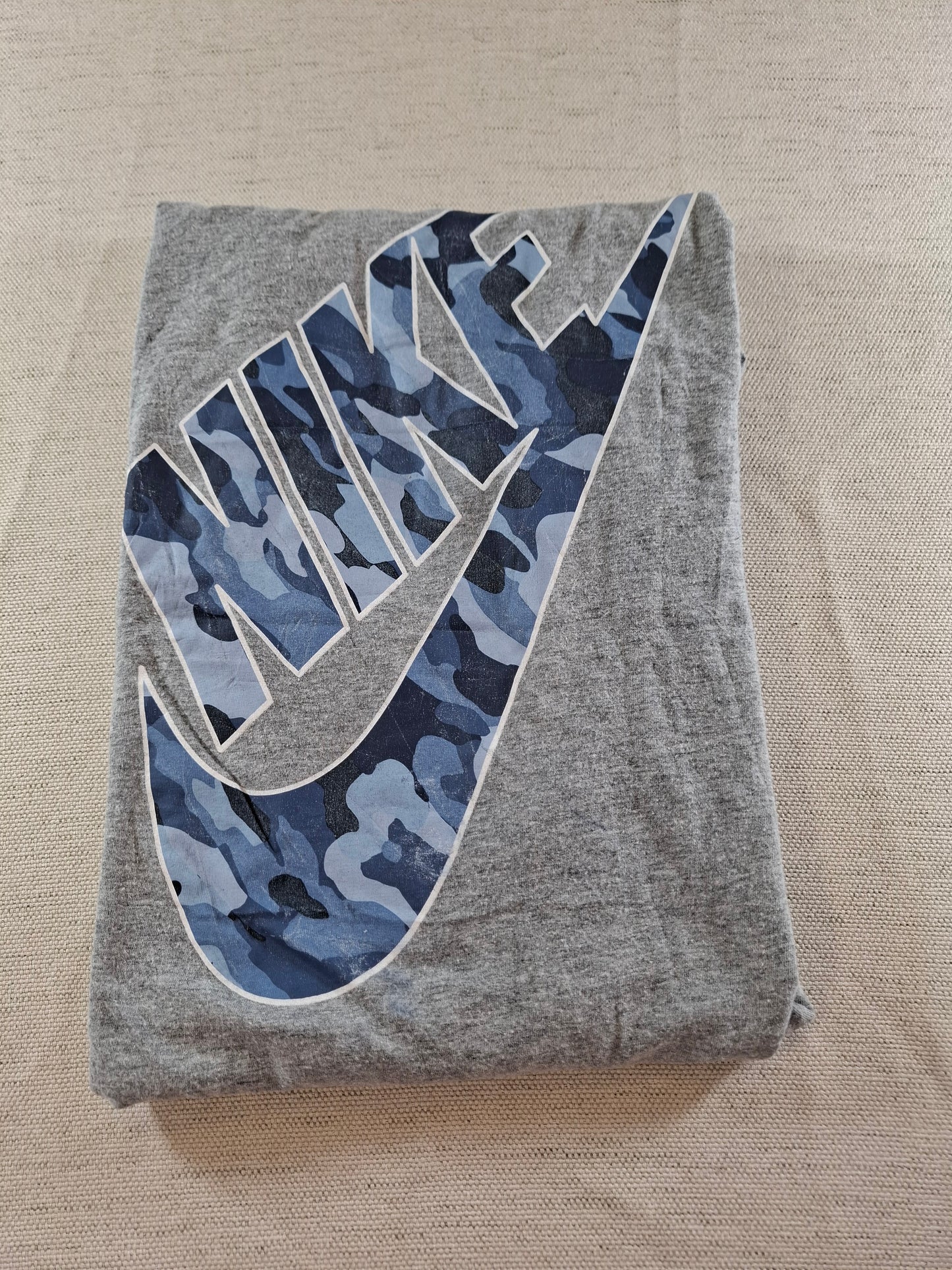 001131 Nike T-shirt size XL Grey