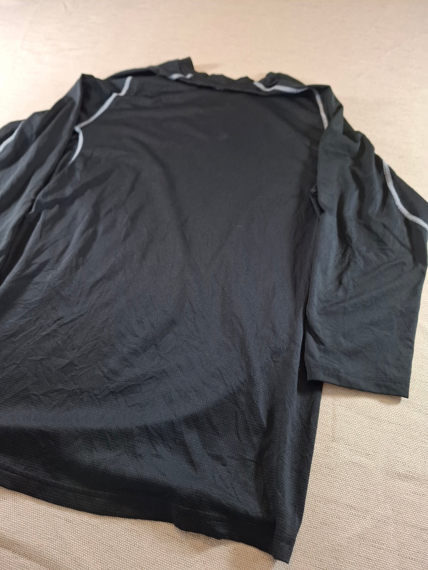 001157 Under Armour Longsleeve t-shirt size Unknown Grey/ Black