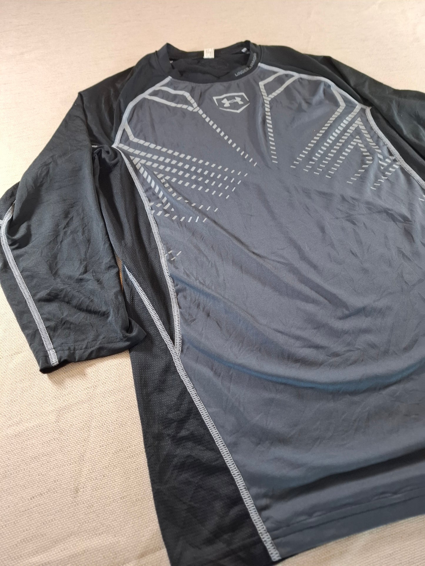 001157 Under Armour Longsleeve t-shirt size Unknown Grey/ Black