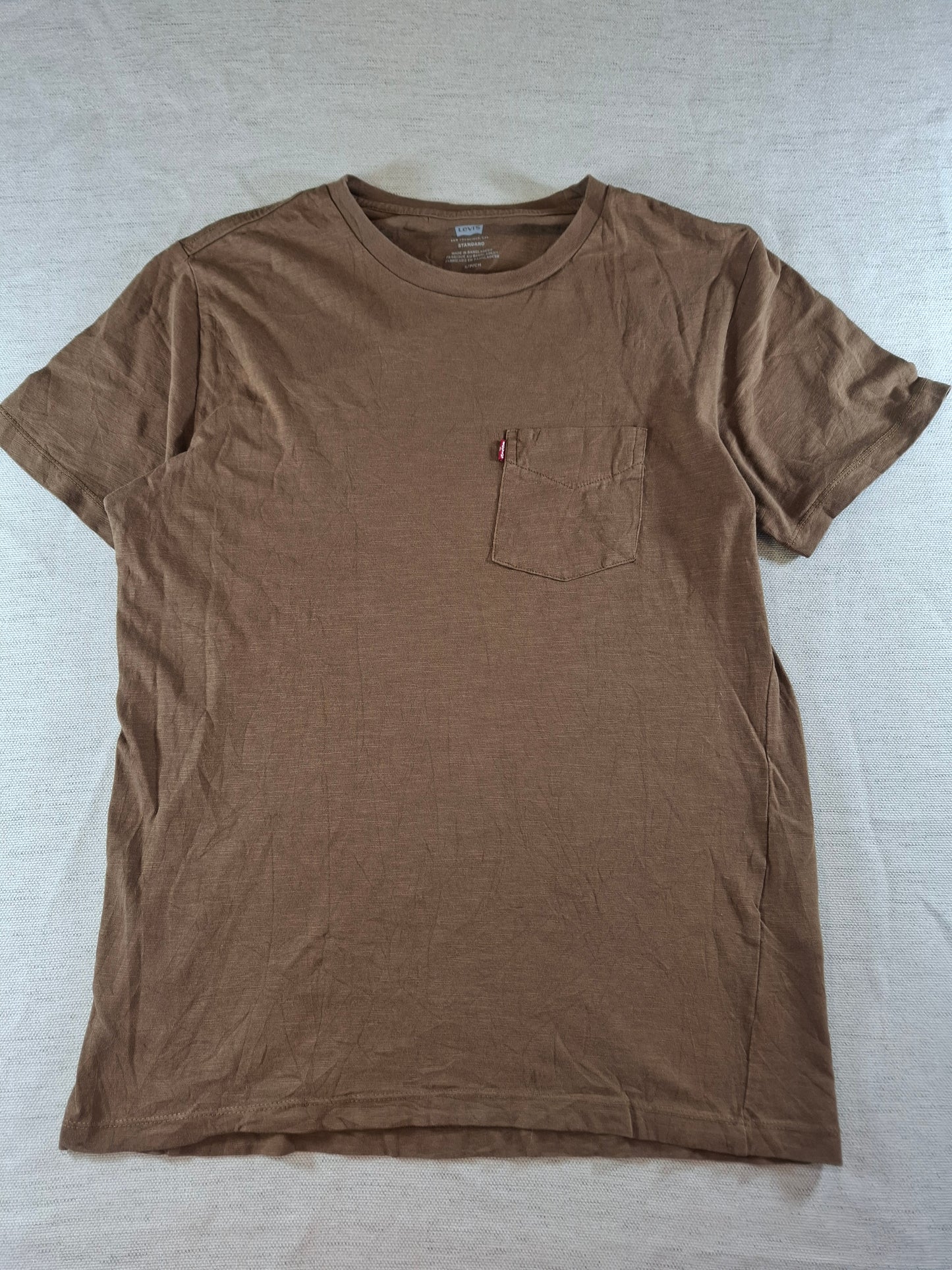 001141 Levi's T-shirt size S Brown