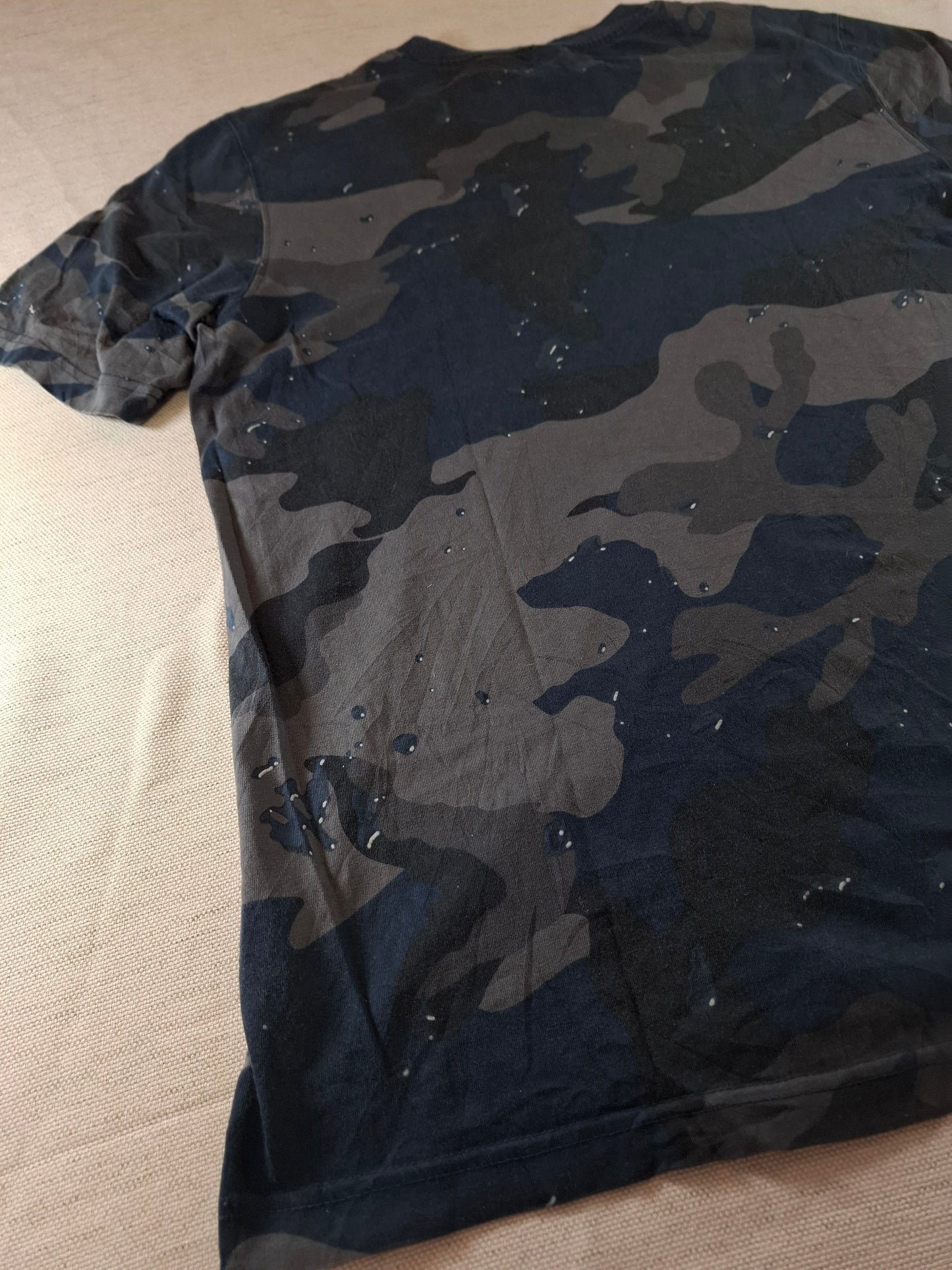 000122 – Adidas T-Shirt – Camo, Size M