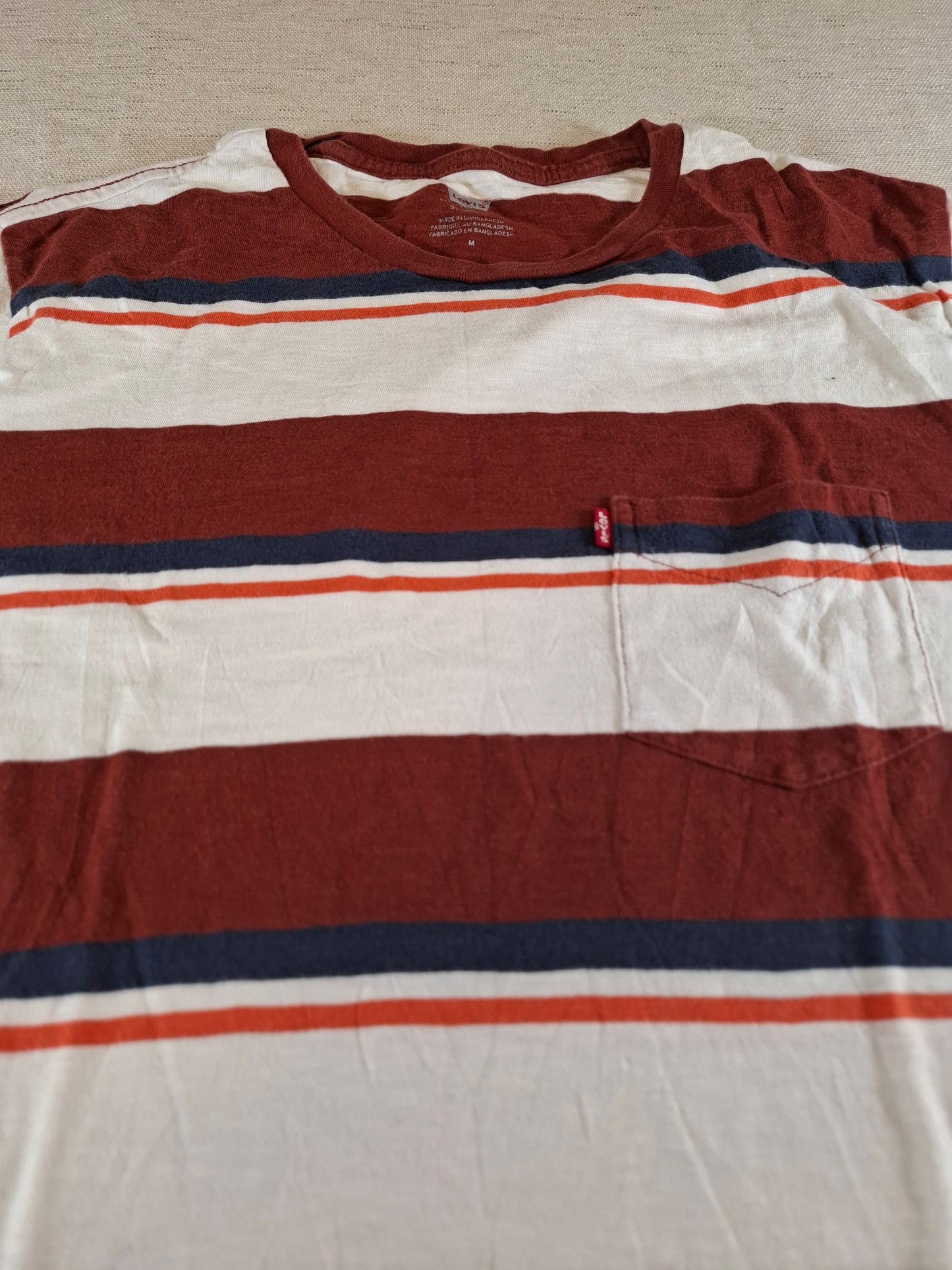 001138 Levi's T-shirt size M Burgundy/ White/ Blue/ Orange striped