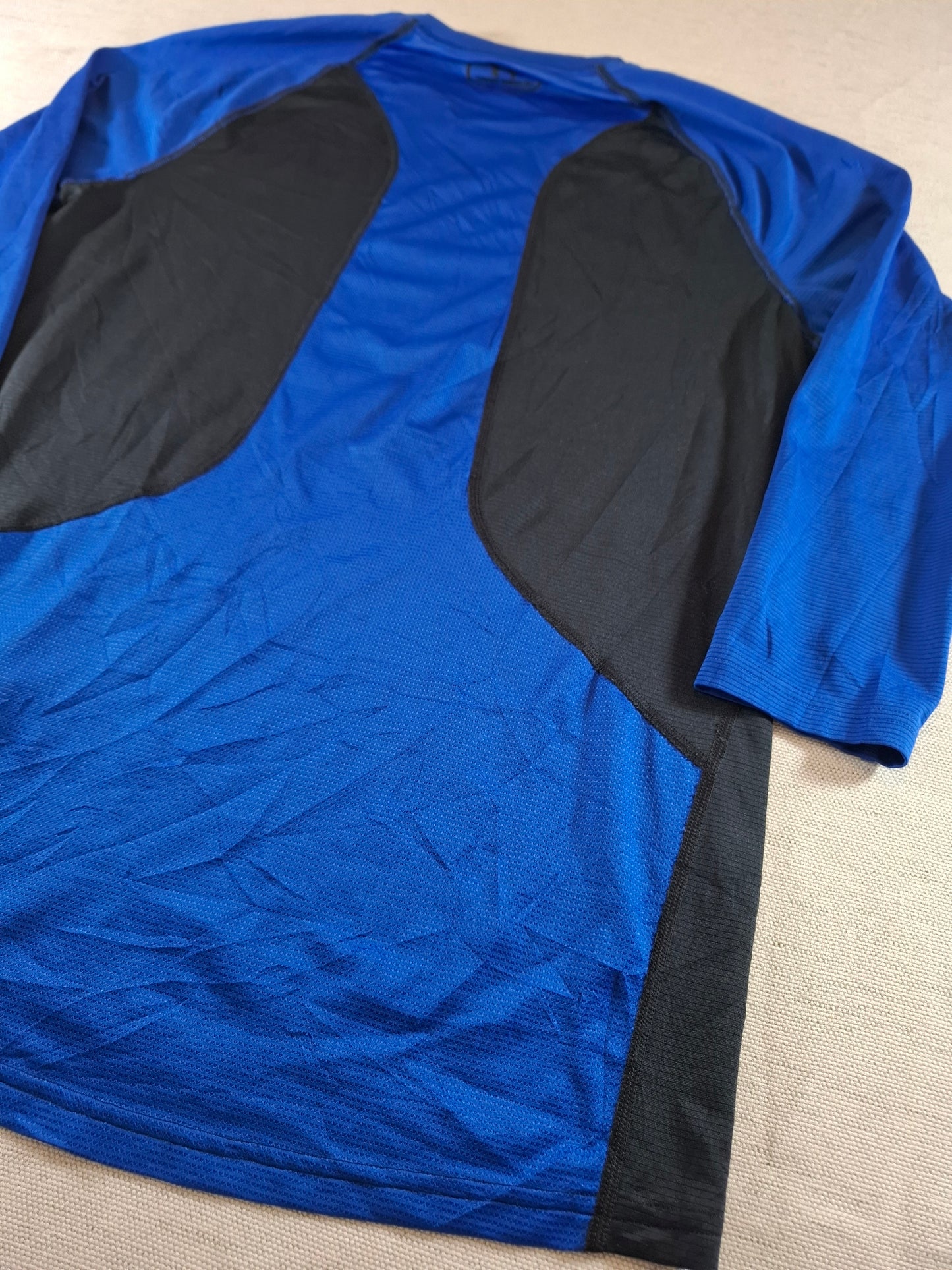 001156 Under Armour Longsleeve t-shirt size S Blue/ Black