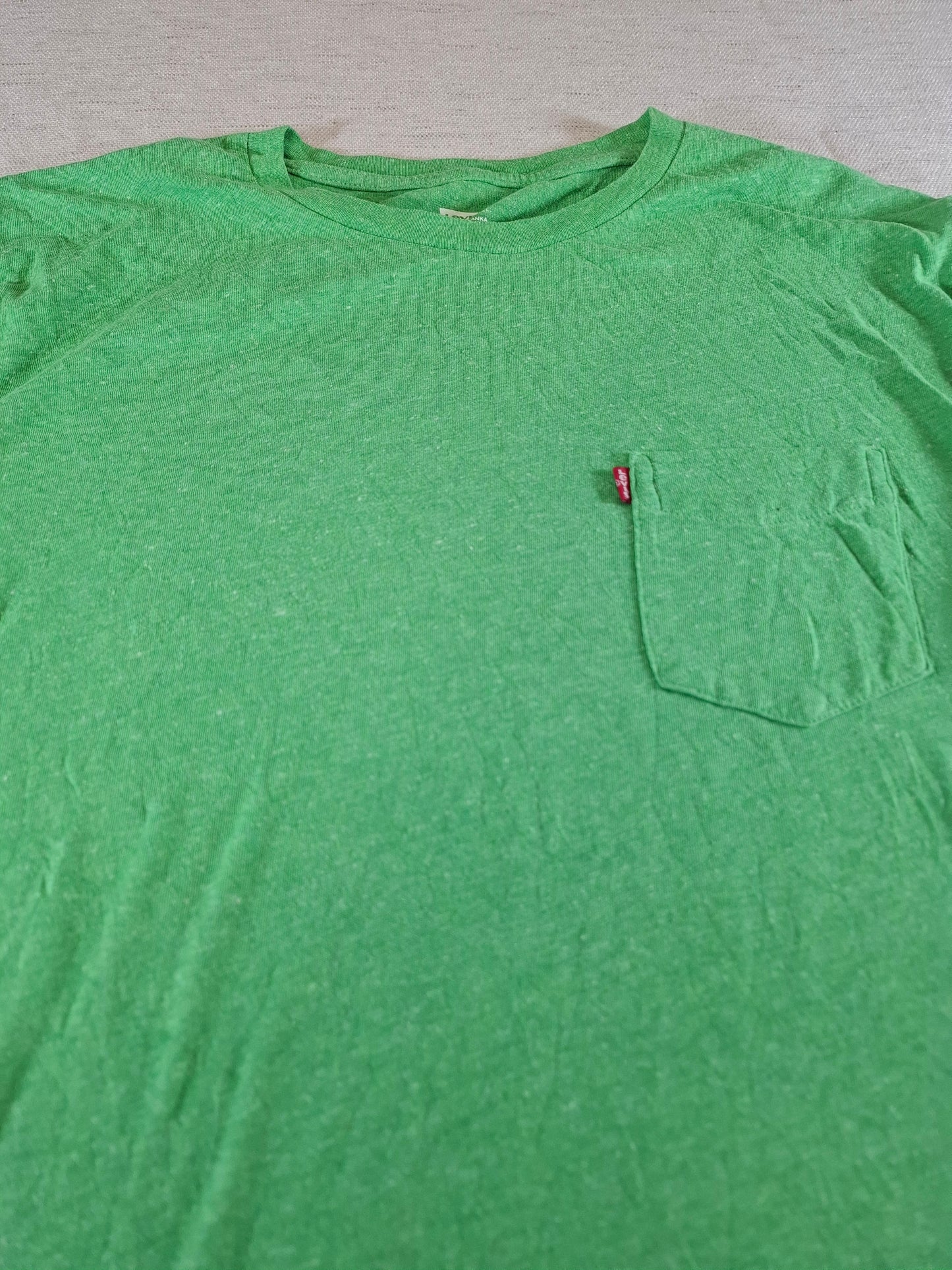 001140 Levi's T-shirt size L Green