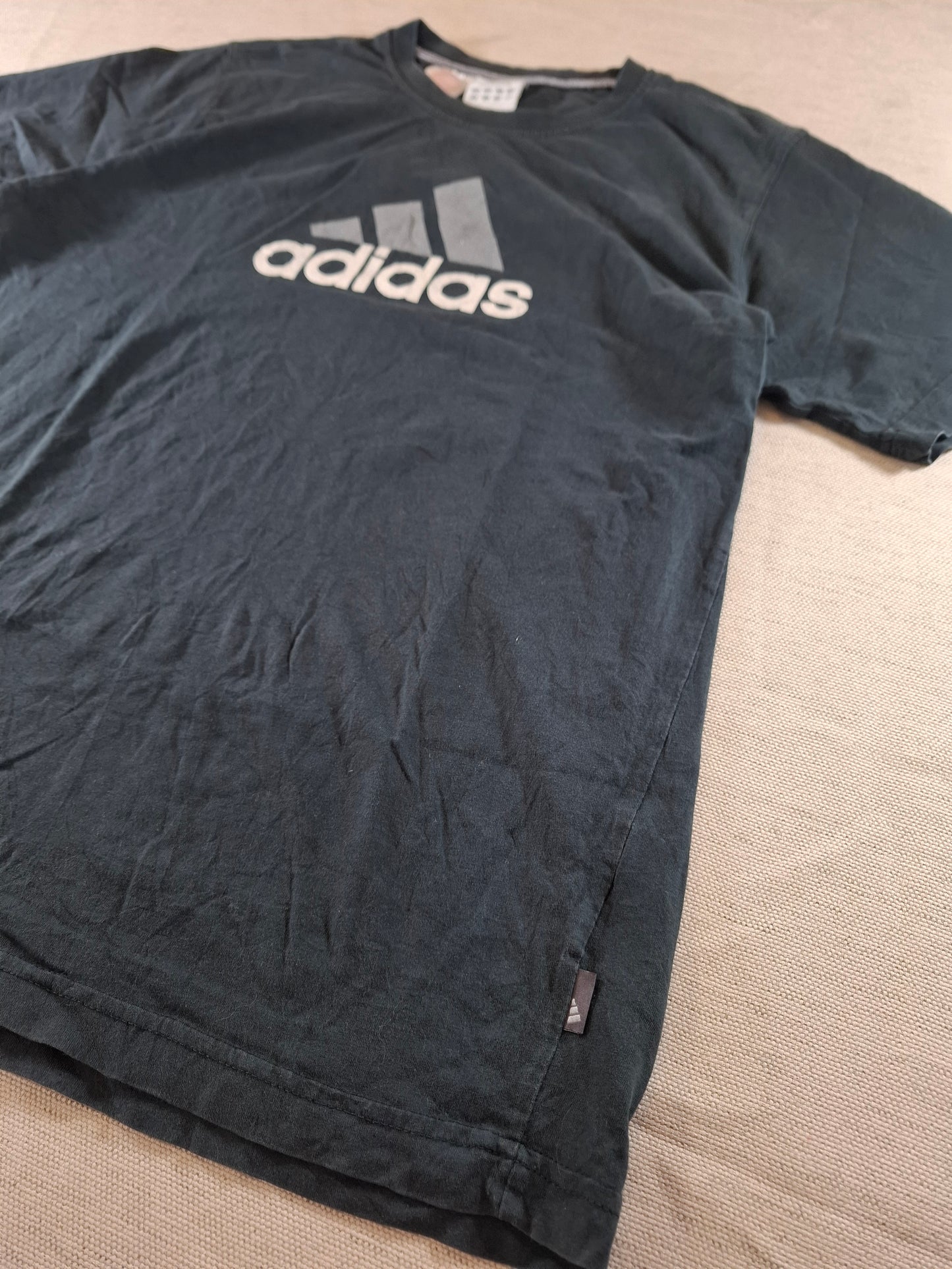 000126 Adidas T-shirt size XL Black