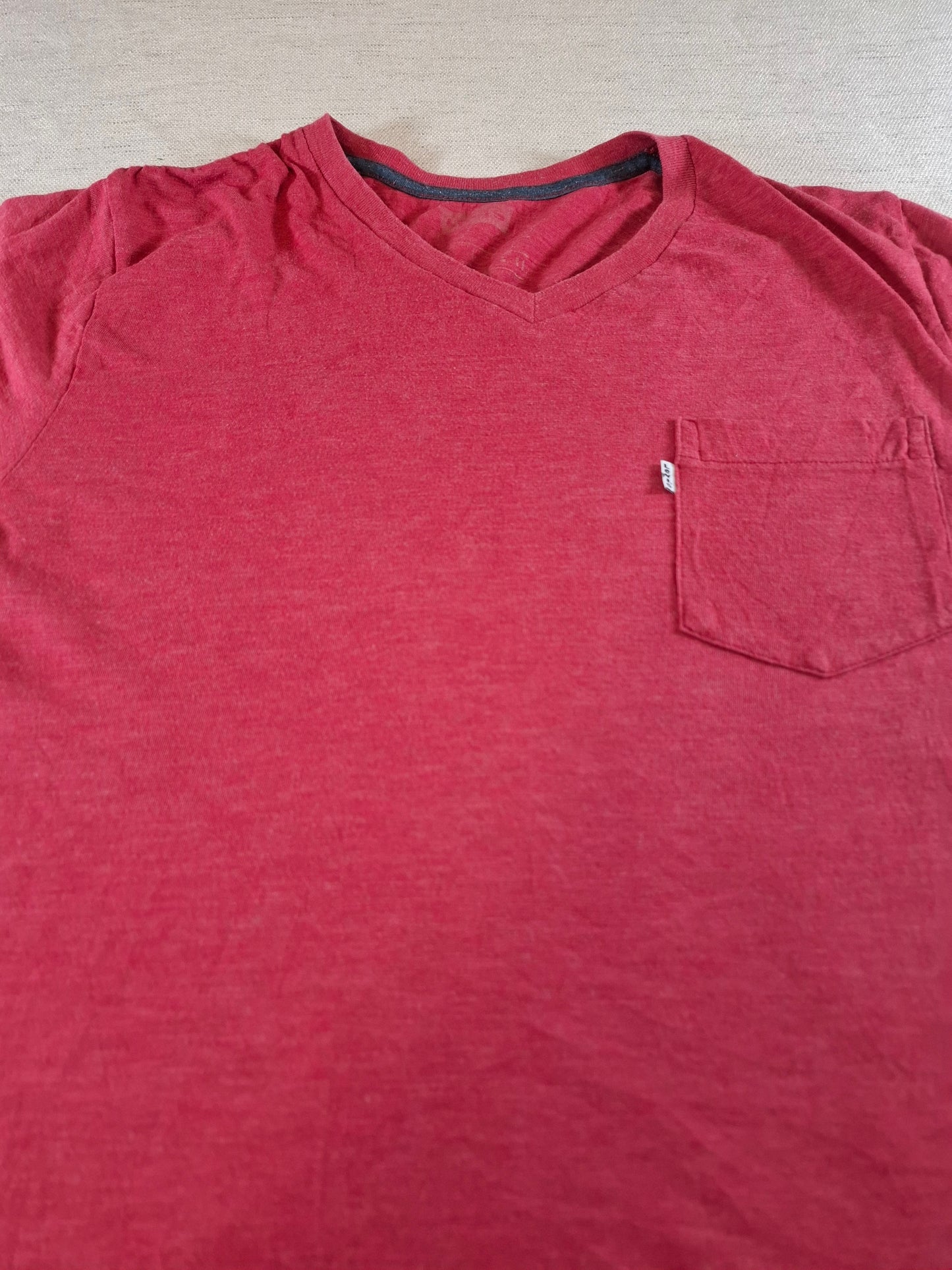 001142 Levi's T-shirt size L Red