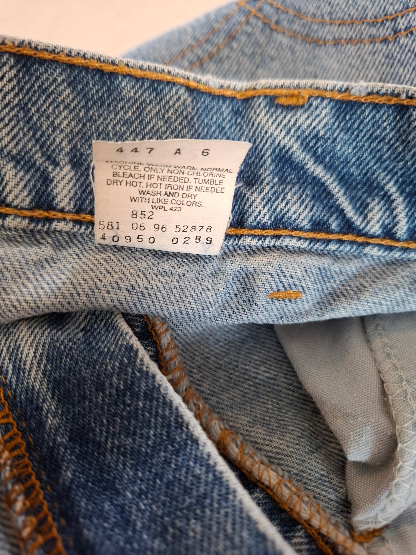 000177 Levi's 550 Jeans size 31/27 Blue