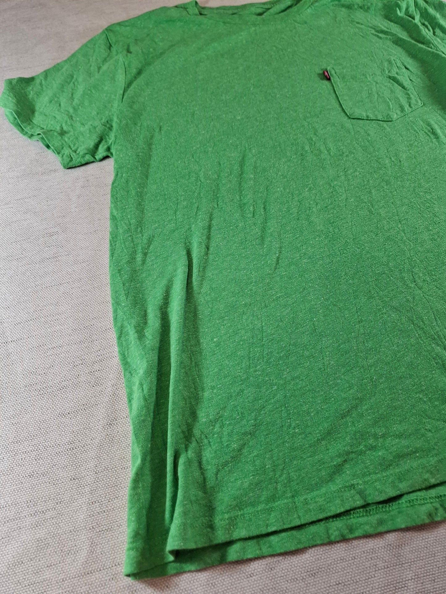 001140 Levi's T-shirt size L Green