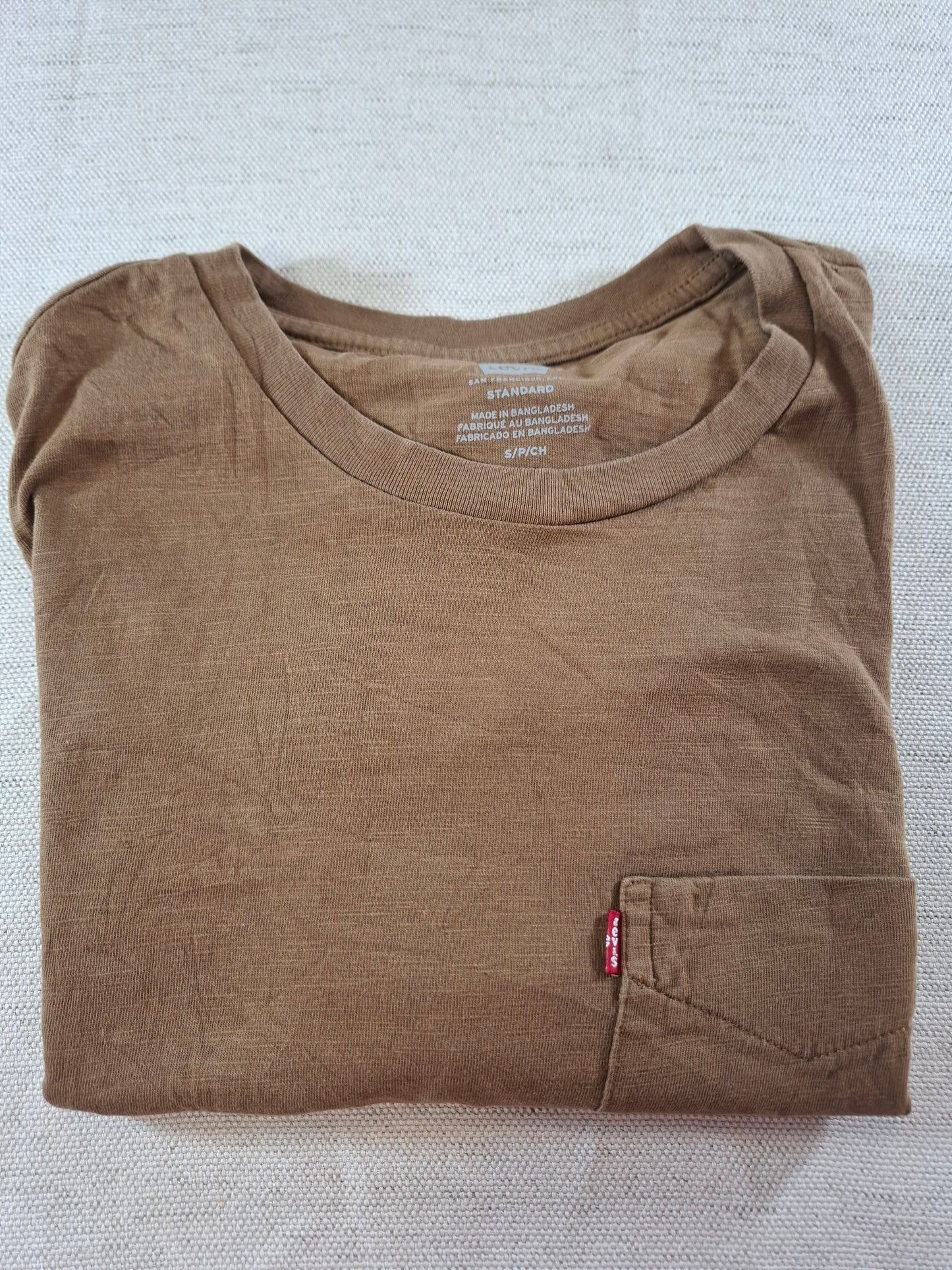 001141 Levi's T-shirt size S Brown