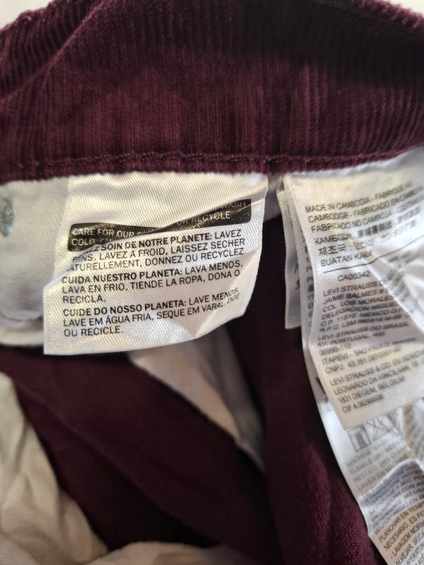 001160 – Levi's Corduroy Pants – Burgundy, Size 33/32