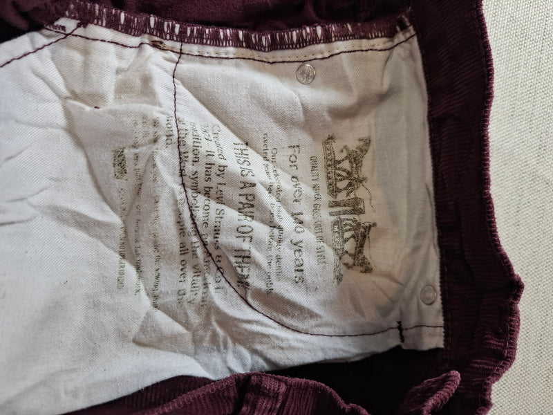 001160 – Levi's Corduroy Pants – Burgundy, Size 33/32