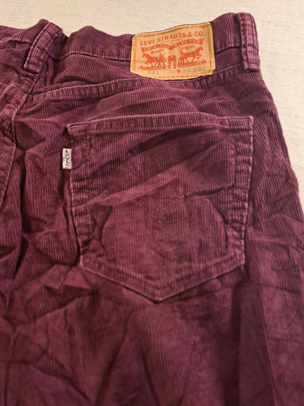 001160 – Levi's Corduroy Pants – Burgundy, Size 33/32