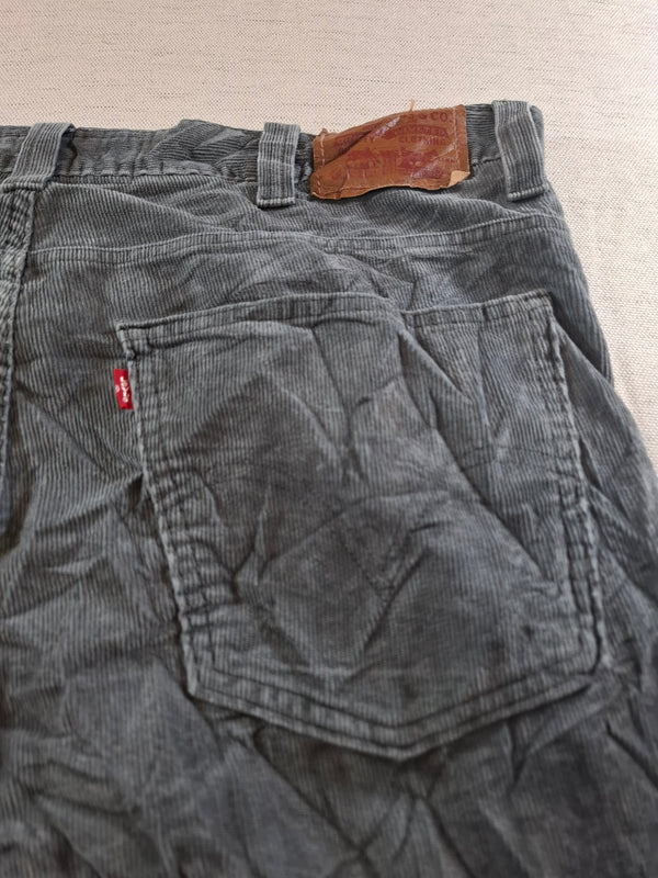 001159 – Levi's Corduroy Pants – Anthracite, Size 40/32