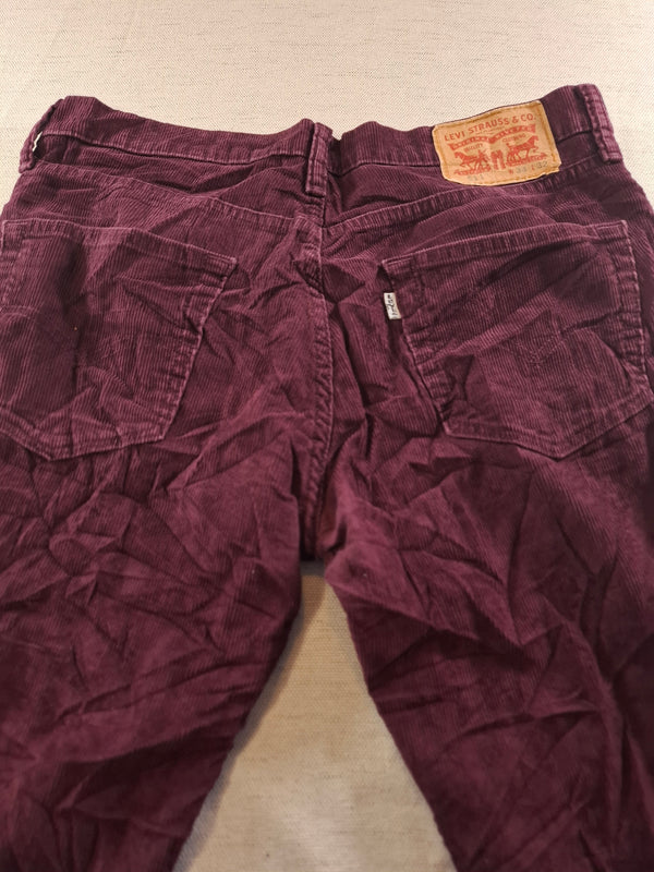 001160 – Levi's Corduroy Pants – Burgundy, Size 33/32