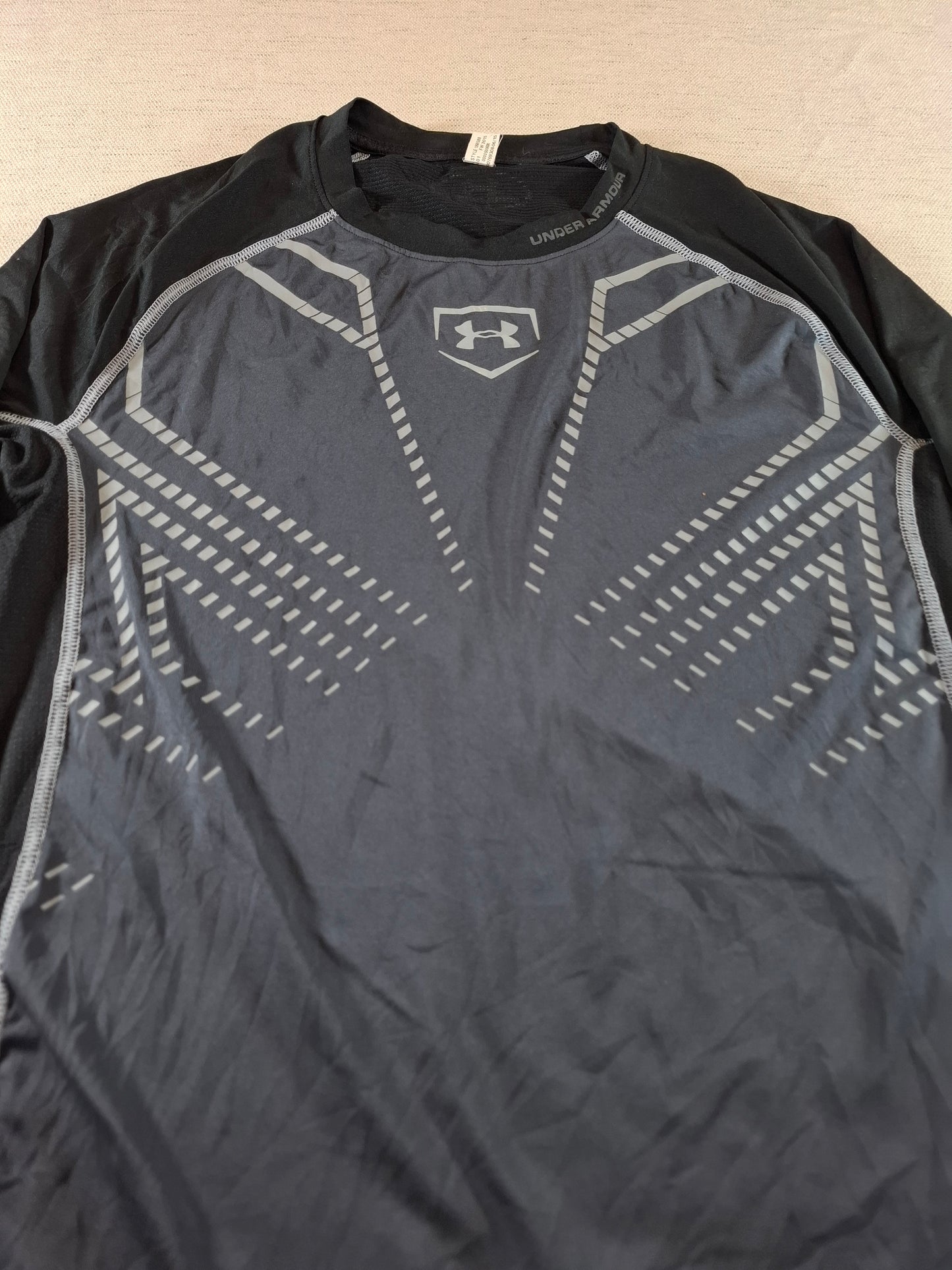 001157 Under Armour Longsleeve t-shirt size Unknown Grey/ Black