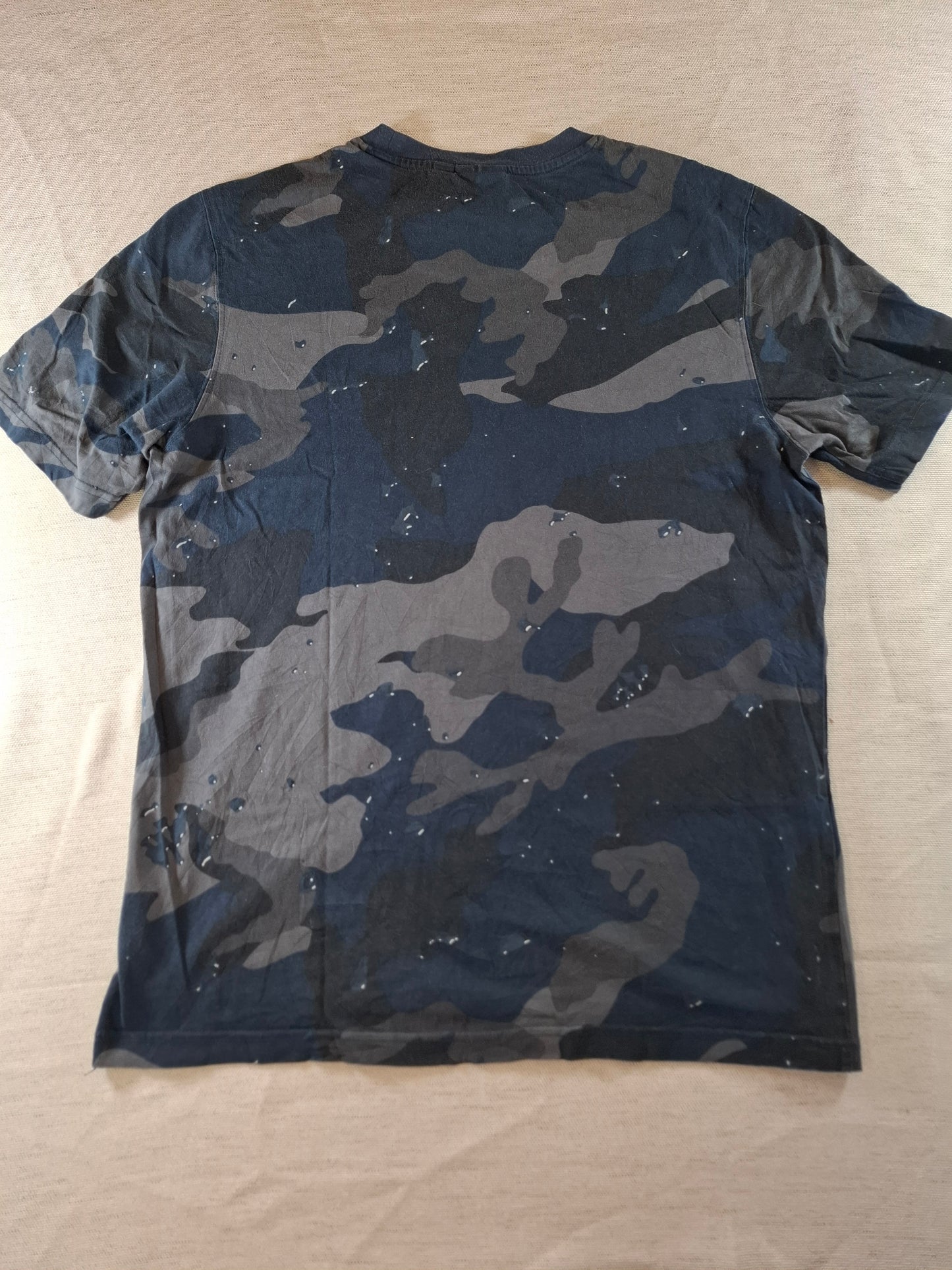 000122 – Adidas T-Shirt – Camo, Size M