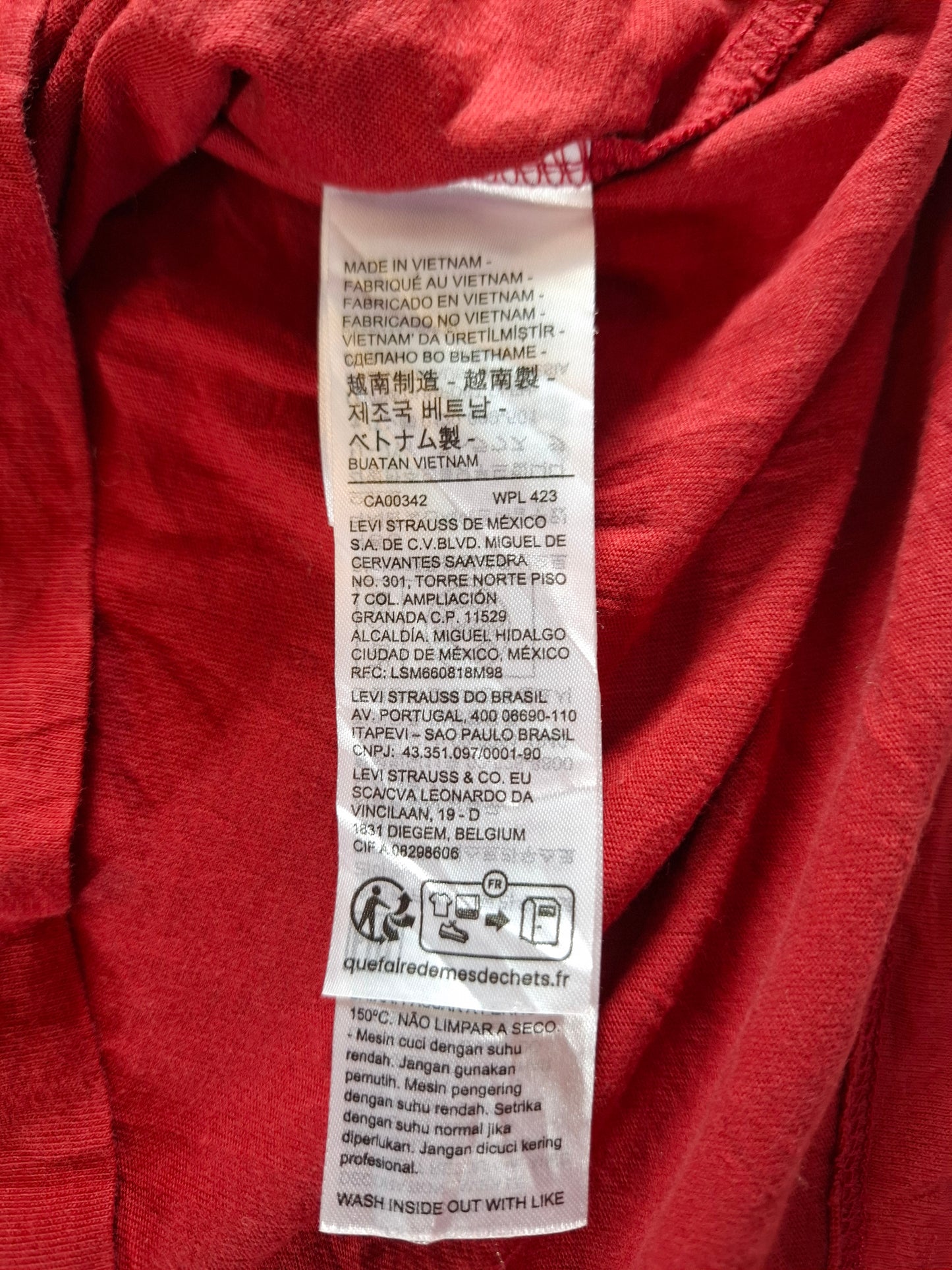 001134 Levi's T-shirt size Red