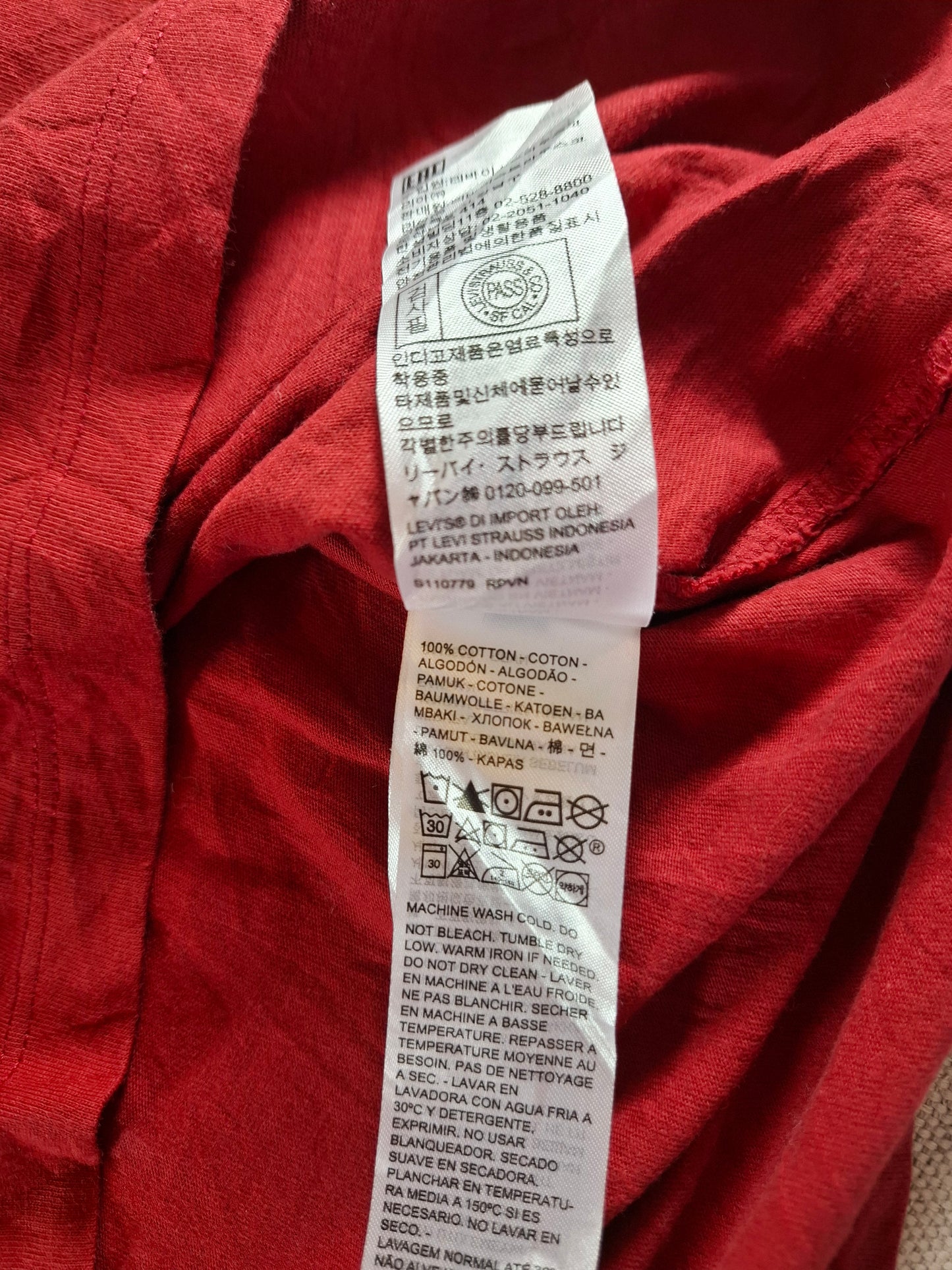 001134 Levi's T-shirt size Red