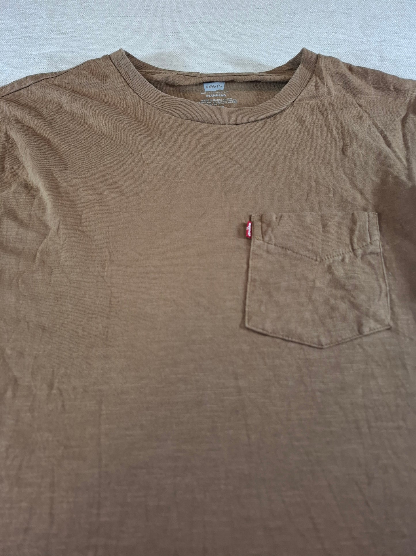 001141 Levi's T-shirt size S Brown