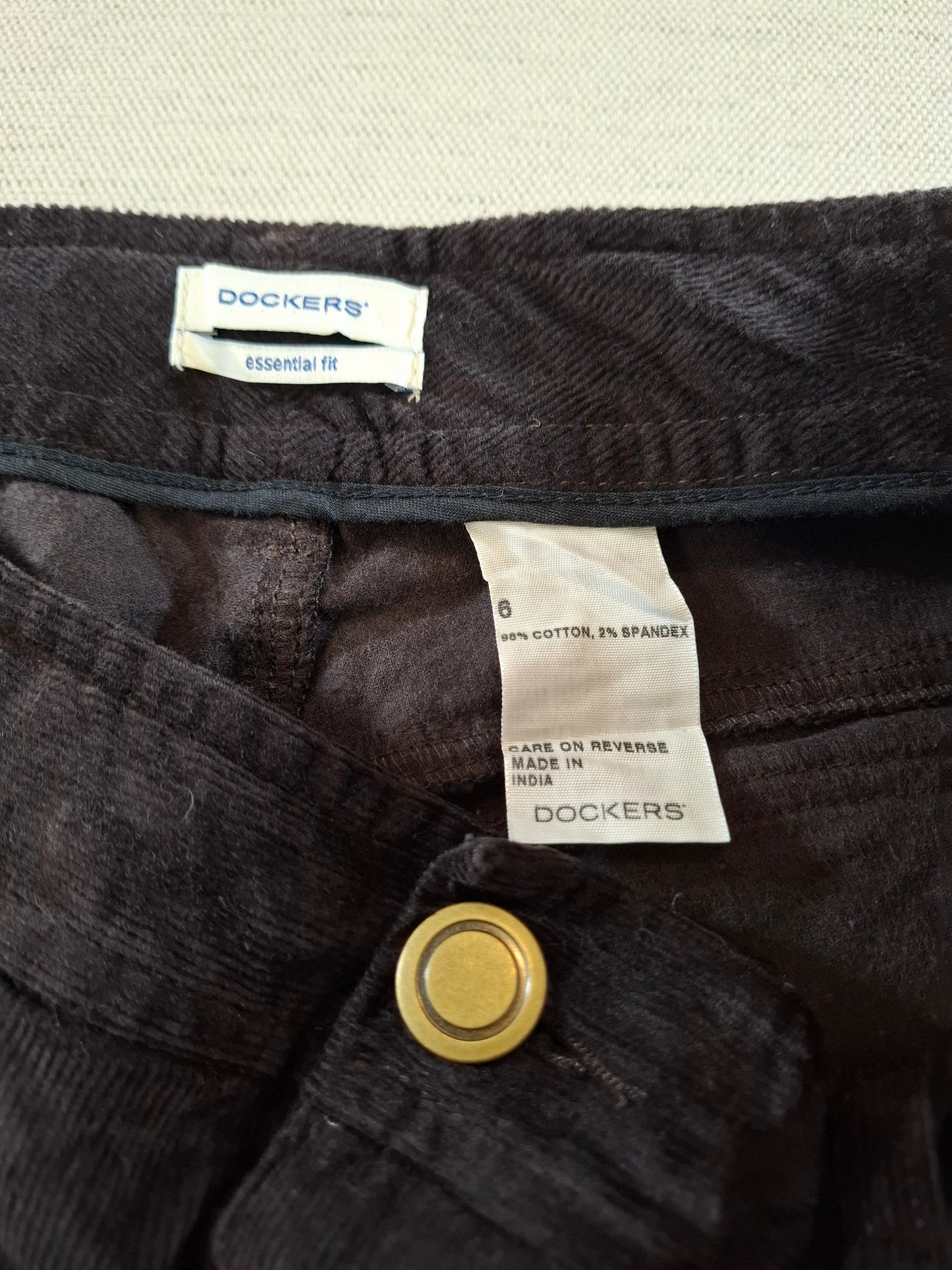 001163 Dockers Corduroy pants size 6 Brown